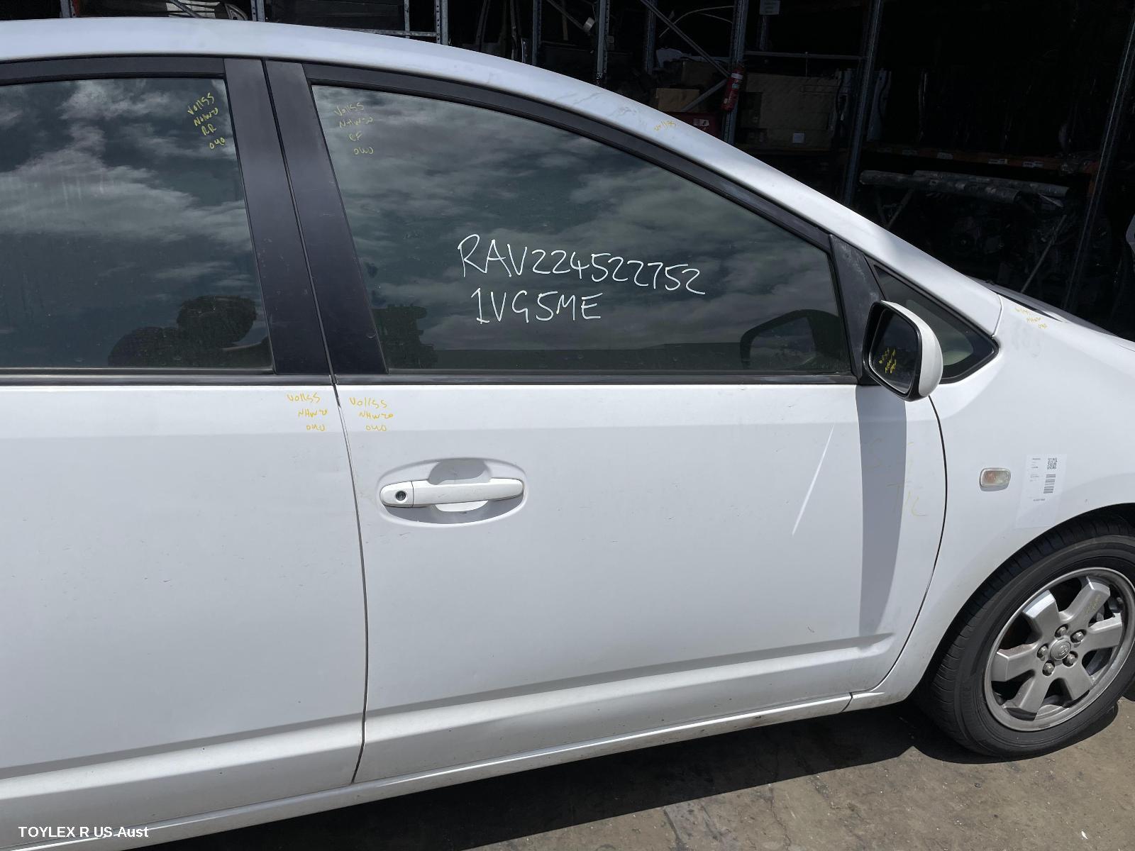 TOYOTA PRIUS 2004 Right Front Door NHW20R