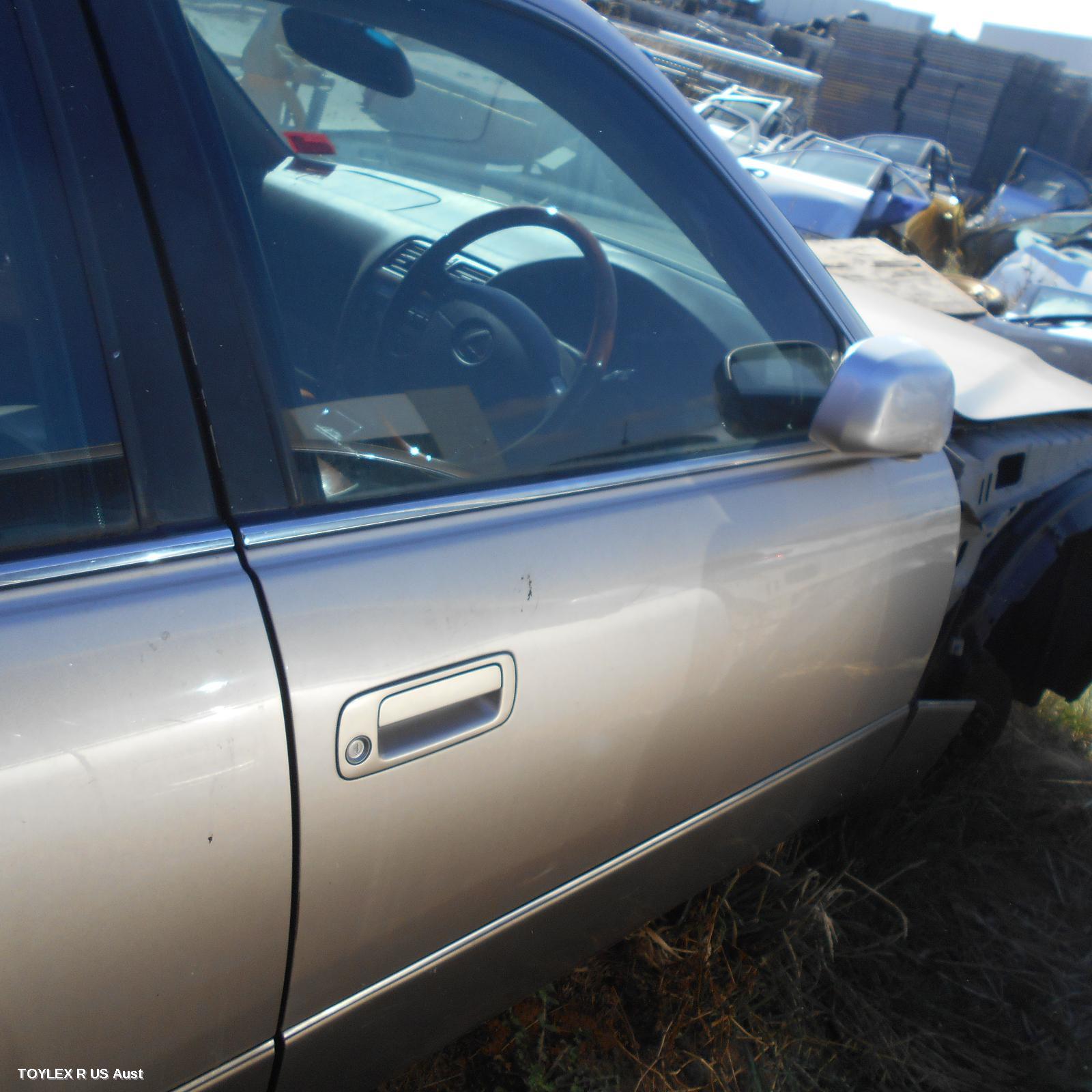 LEXUS LS400 1995 Right Front Door