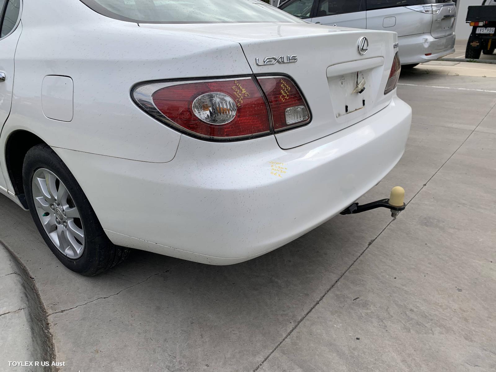 LEXUS ES300 (92-05) 2001 Rear Bumper MCV30, NON PARK SENSORS TYPE