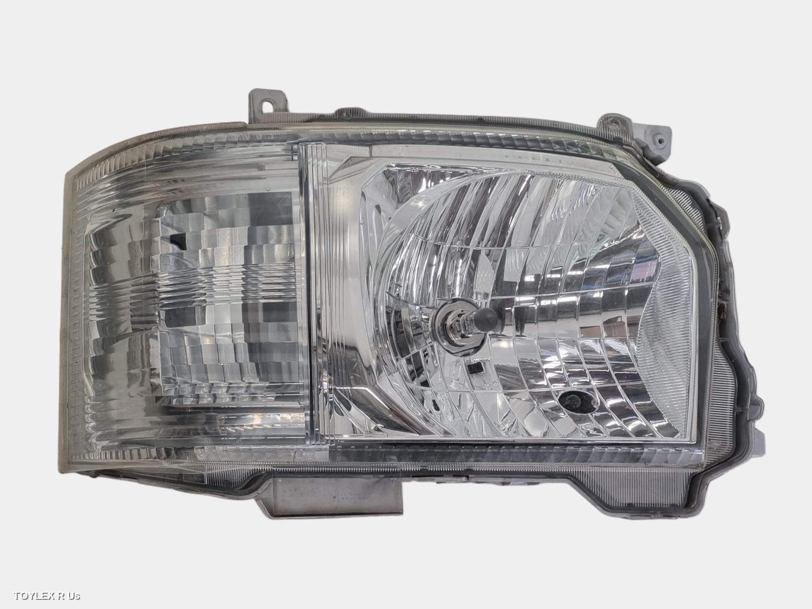 TOYOTA HIACE 2015 Right Headlamp TRH/KDH, SLWB