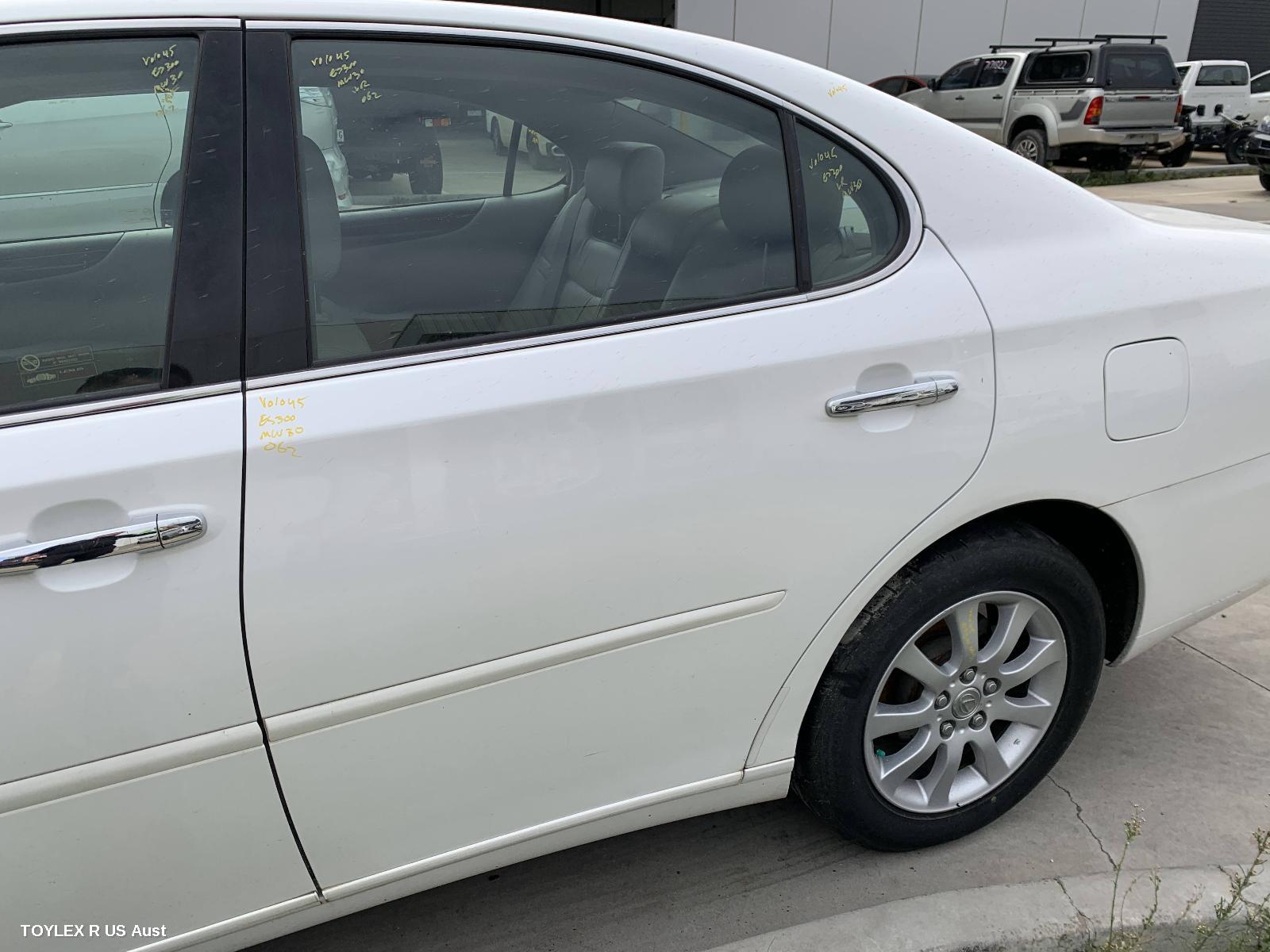 LEXUS ES300 (92-05) 2001 Left Rear Door/Sliding MCV30