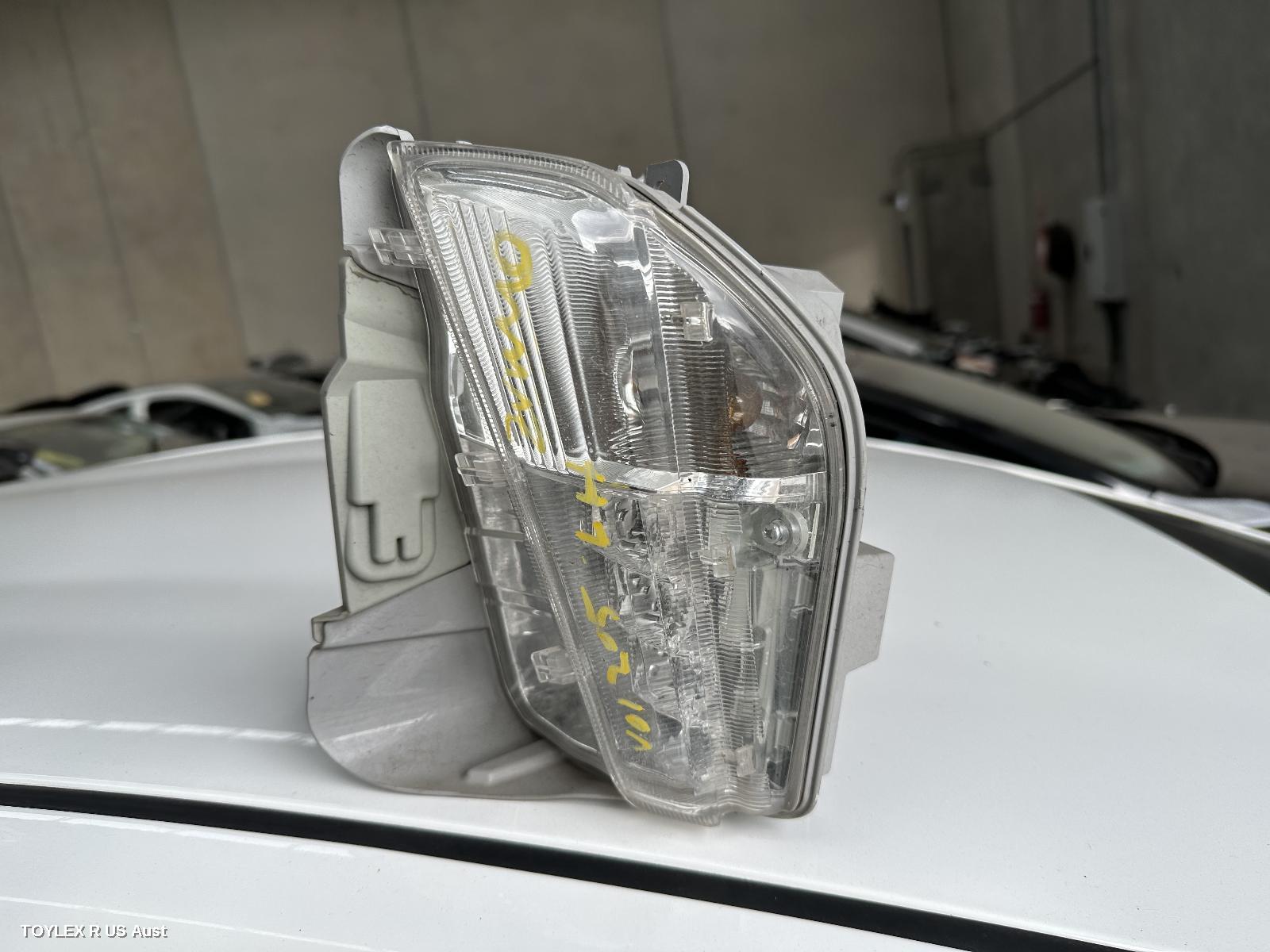 TOYOTA PRIUS 2013 Left Indicator/Fog/Side ZVW40R, PRIUS V, BUMPER FLASHER