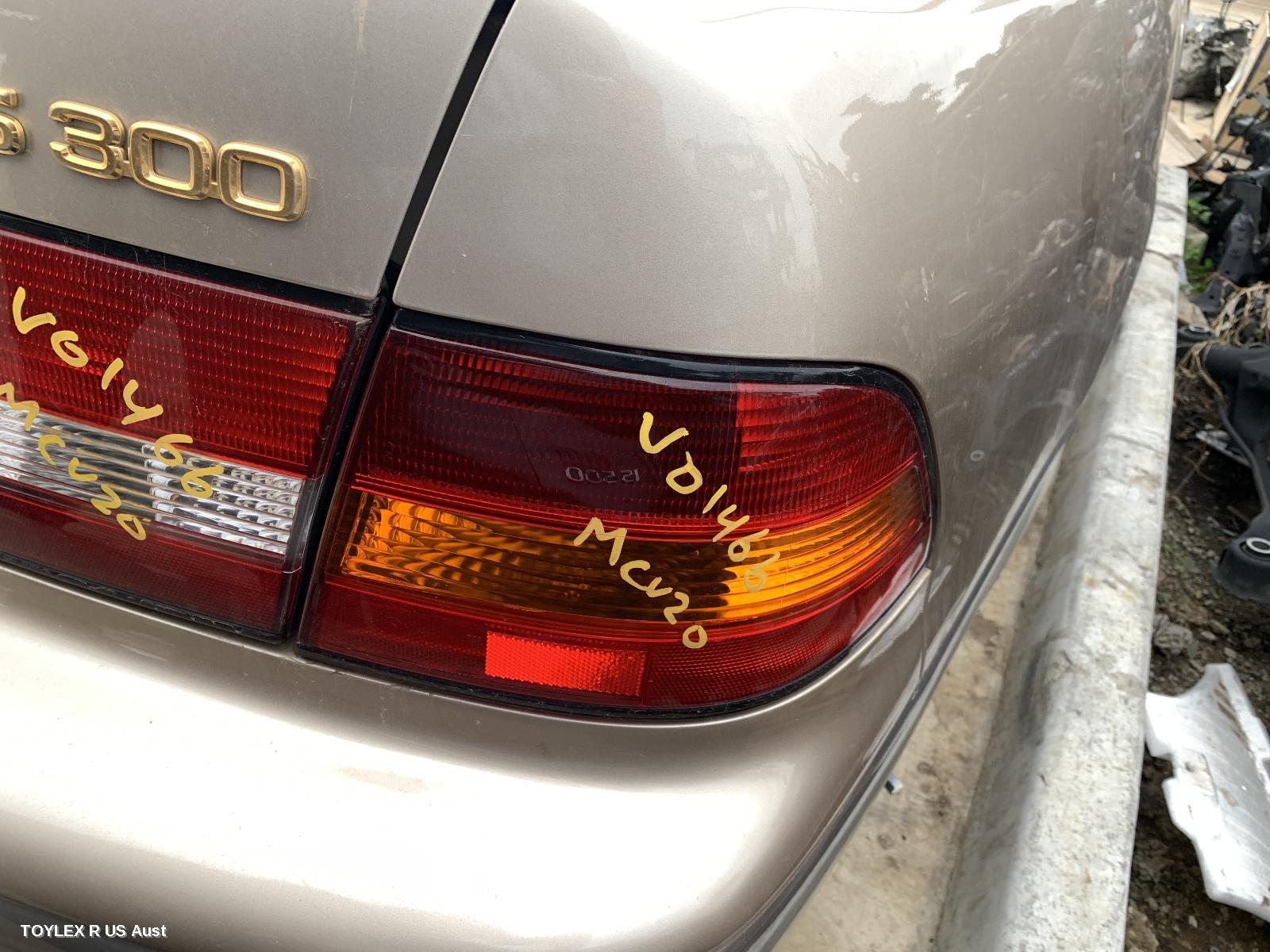 LEXUS ES300 (92-05) 1999 Right Taillight MCV20, ORANGE FLASHER, LENS# 220-76476