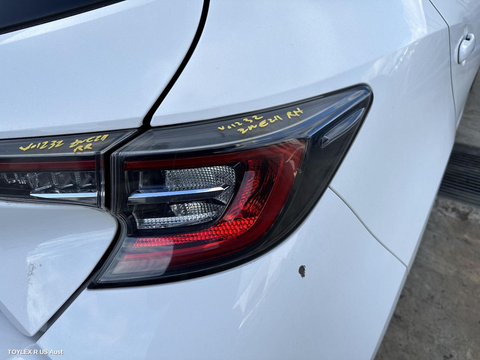 TOYOTA COROLLA 2019 Right Taillight E210, IN BODY, HATCH