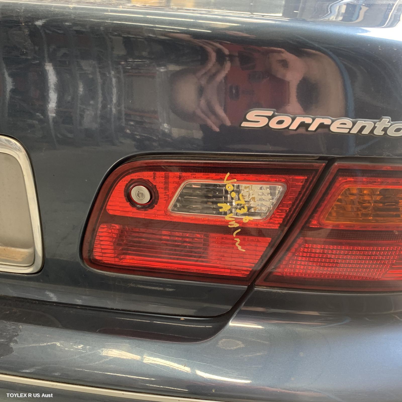 TOYOTA AVALON 2002 Rear Garnish BOOTLID LAMP (RH SIDE), MCX10R