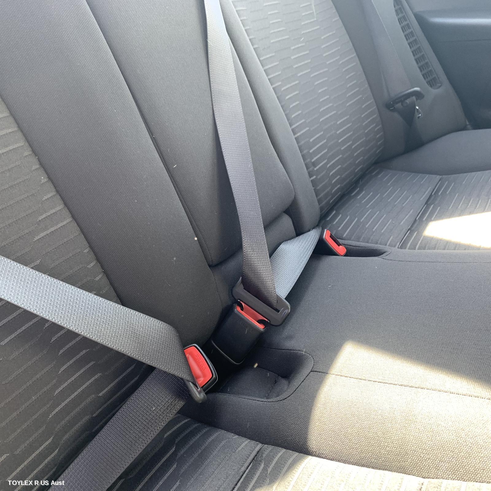 TOYOTA CAMRY 2016 Seatbelt/Stalk CENTRE REAR, SEAT BELT ONLY, ACV50