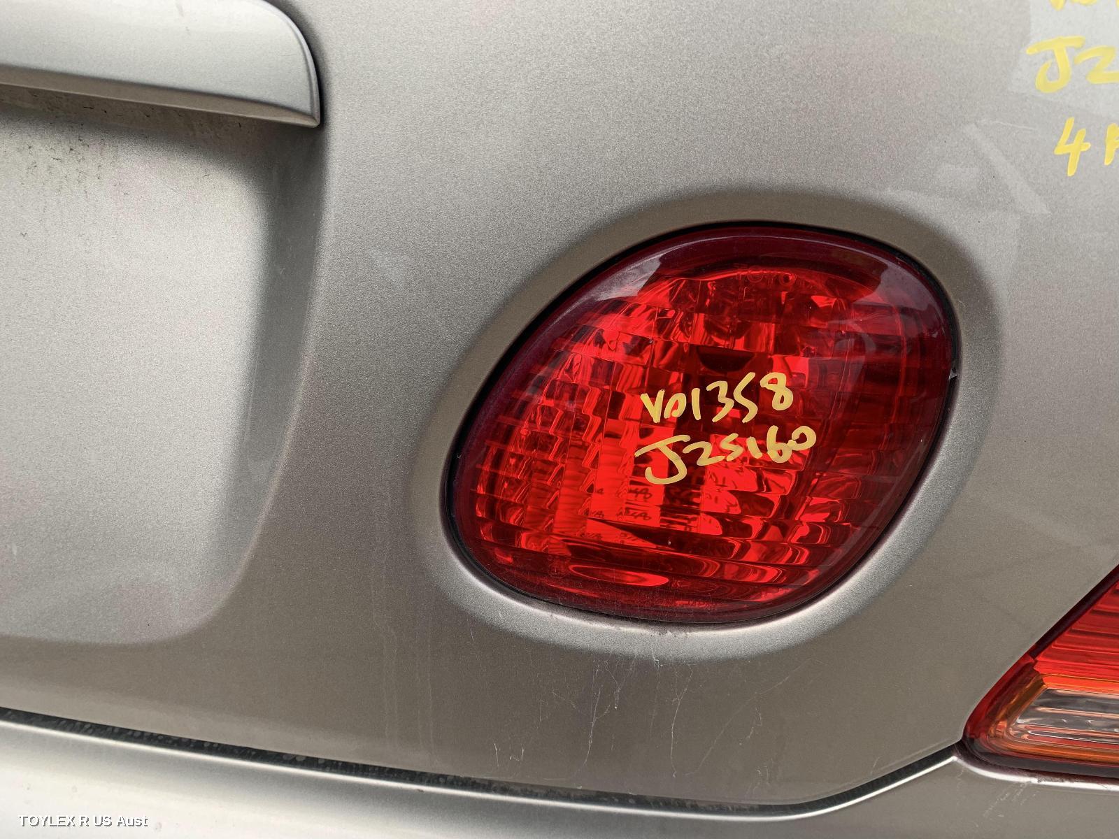 LEXUS GS 2002 Rear Garnish BOOTLID LAMP (RH SIDE)