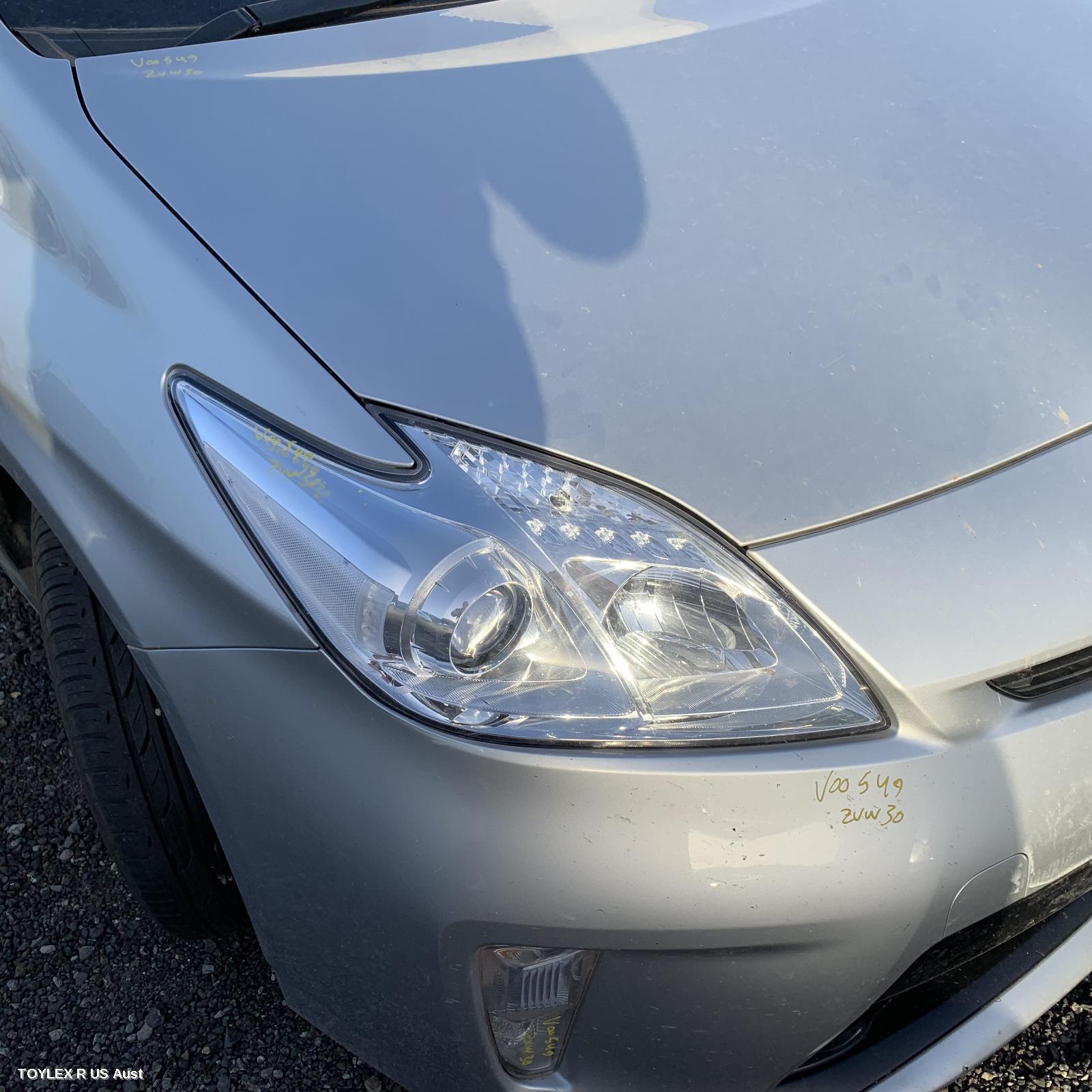 TOYOTA PRIUS 2015 Right Headlamp ZVW30R, HALOGEN TYPE