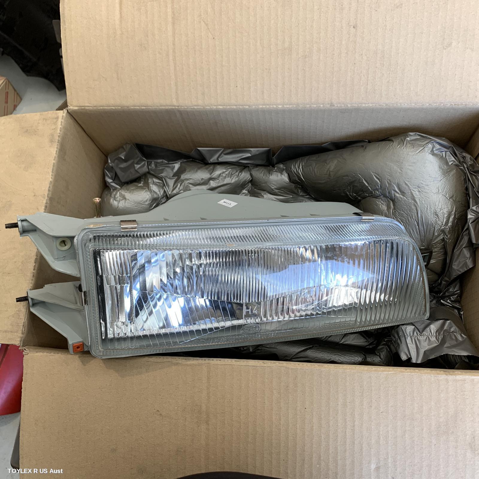 TOYOTA CAMRY 1988 Right Headlamp SV21 (KOITO 32-35)
