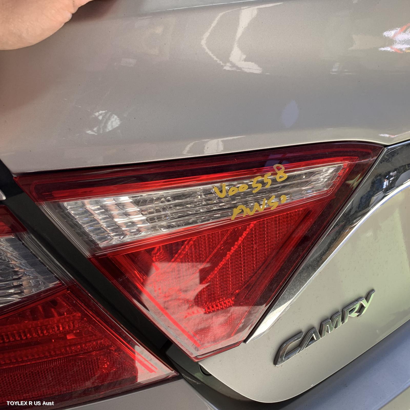 TOYOTA CAMRY 2016 Rear Garnish BOOTLID LAMP (LH SIDE), ACV50