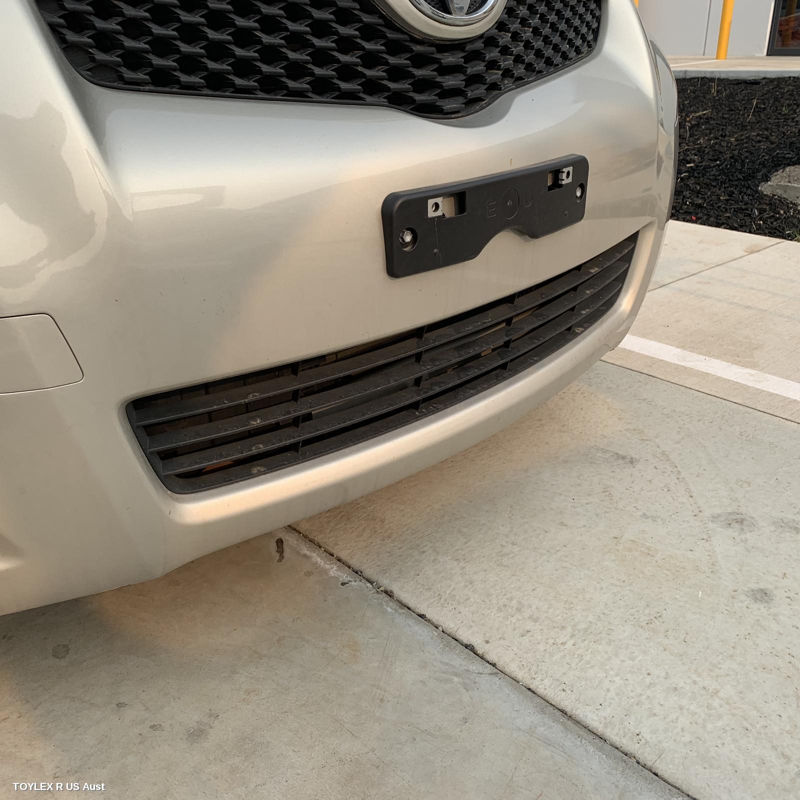 TOYOTA YARIS 2009 Grille BUMPER GRILLE, NCP9#, HATCH