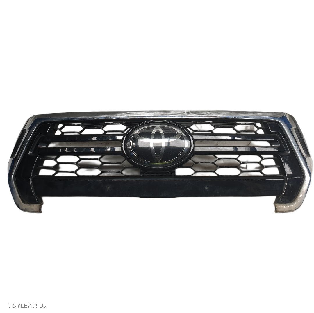 TOYOTA HILUX 2020 Grille RADIATOR GRILLE, SR/SR5, CHROME/BLACK