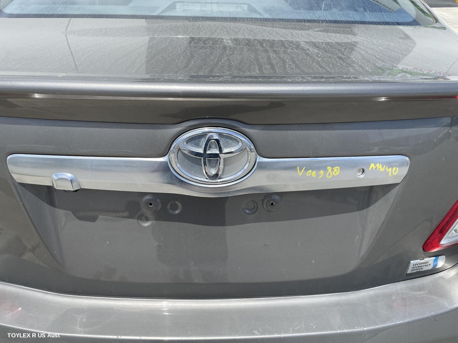 TOYOTA CAMRY 2010 Rear Garnish BOOTLID GARNISH (CENTRE), HYBRID LUXURY, AHV40