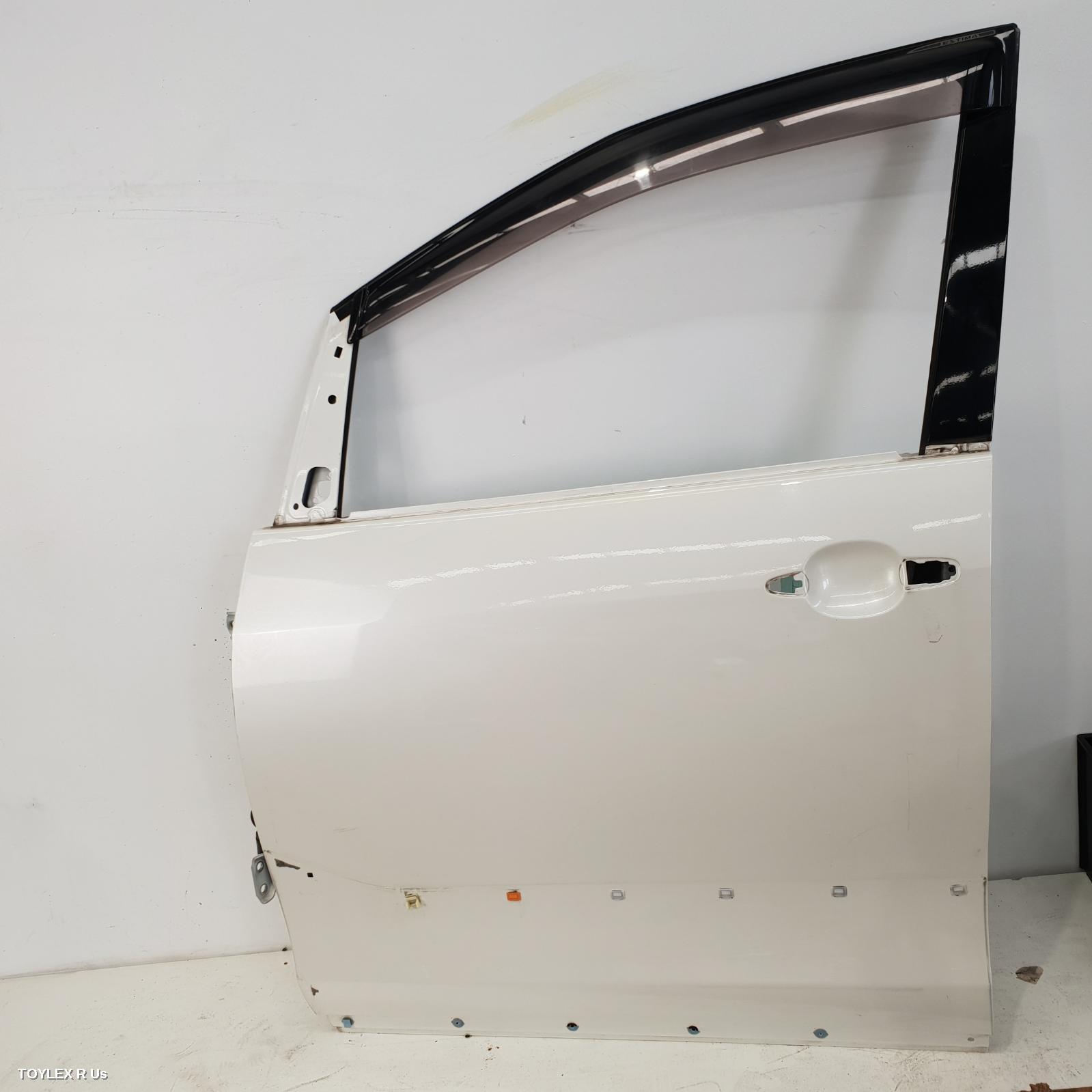 TOYOTA ESTIMA 2017 Left Front Door XR50, AERAS, W/ MOULD TYPE, 05-19 (IMPORT)