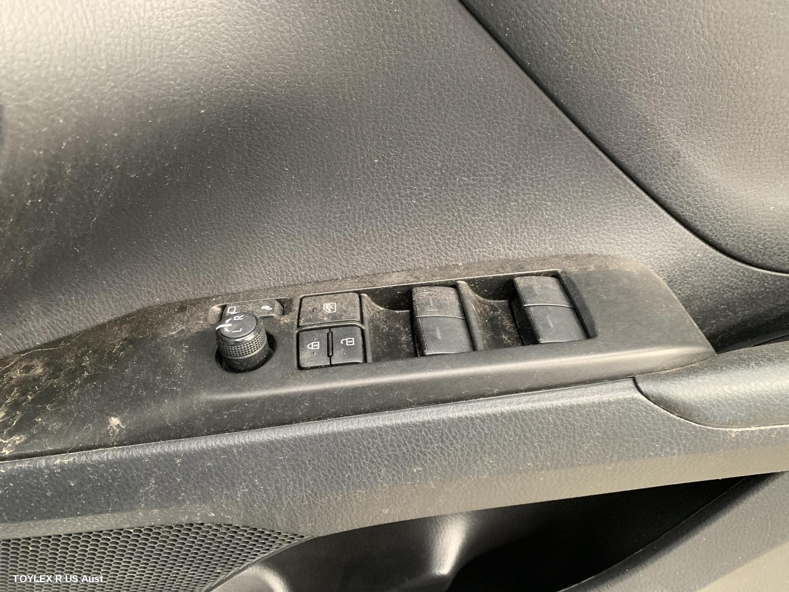 TOYOTA CAMRY 2021 Pwr Dr Wind Switch RH FRONT (MASTER SWITCH), W/ BLACK INSERT, POWER FOLD TYPE, NON SEAT MEMORY TYPE, XV70