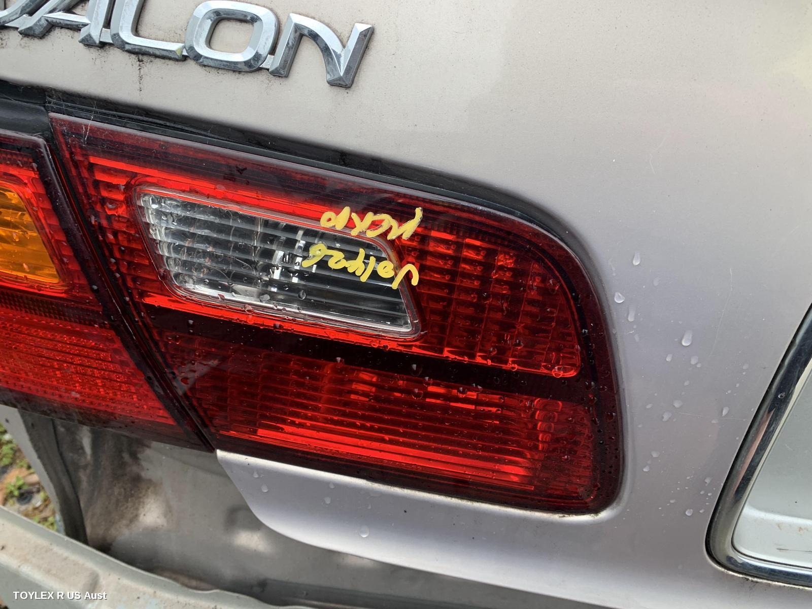 TOYOTA AVALON 2001 Rear Garnish BOOTLID LAMP (LH SIDE), MCX10R