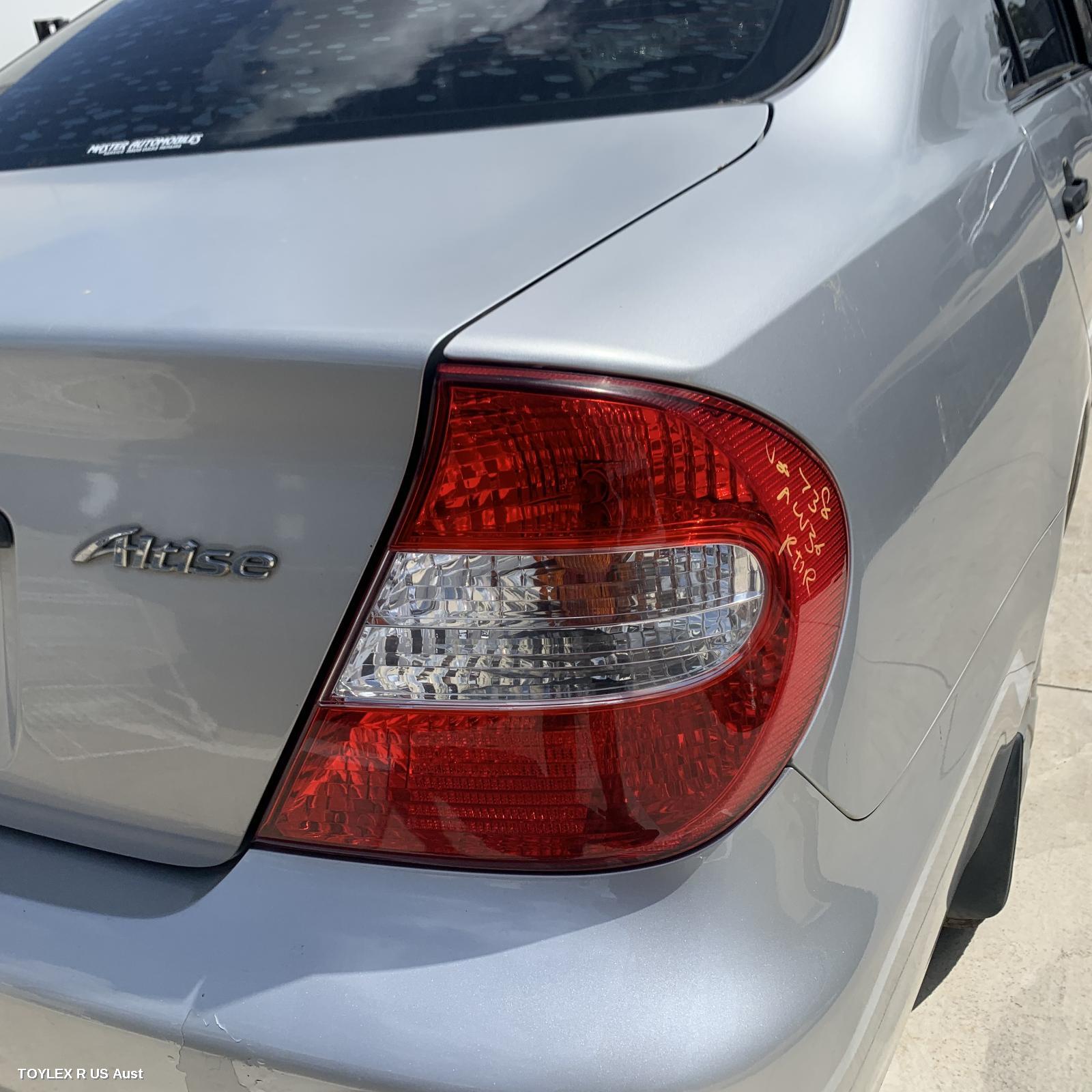 TOYOTA CAMRY 2003 Right Taillight SK36, REVERSE LAMP IN CENTRE