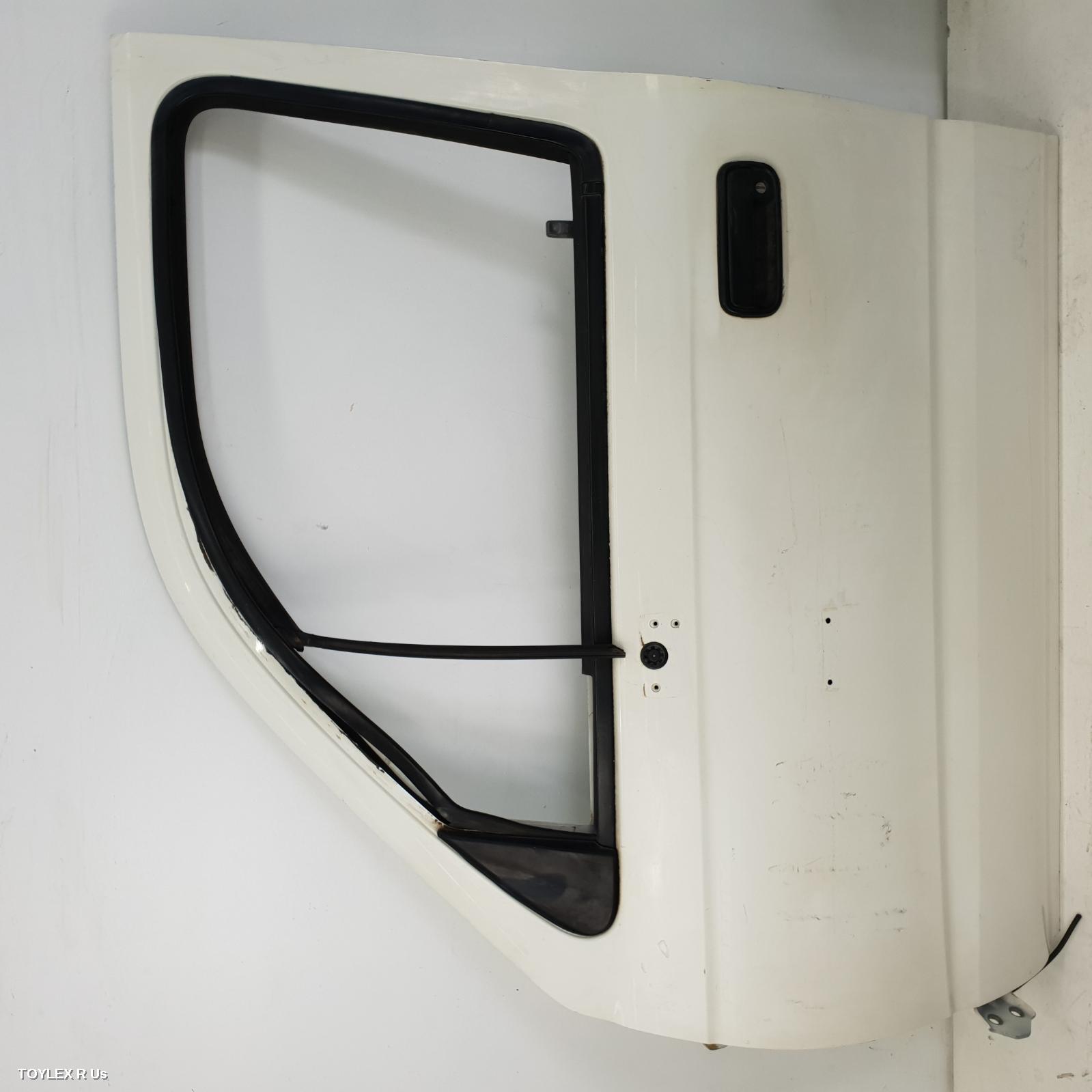 TOYOTA HILUX 2001 Left Front Door DUAL CAB, TRAY BACK, 1/4 GLASS TYPE