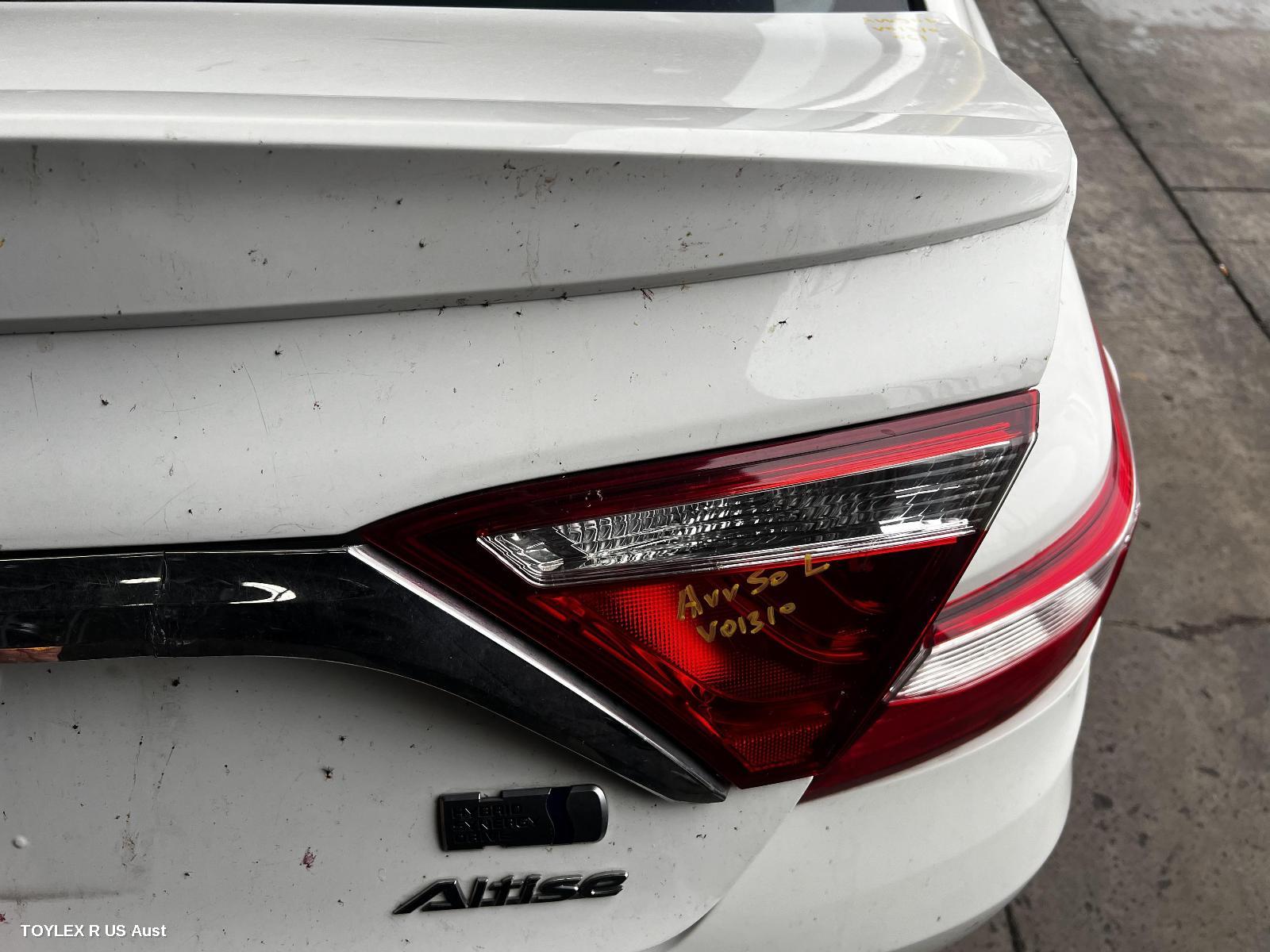 TOYOTA CAMRY 2016 Rear Garnish BOOTLID LAMP (RH SIDE), AVV50, HYBRID