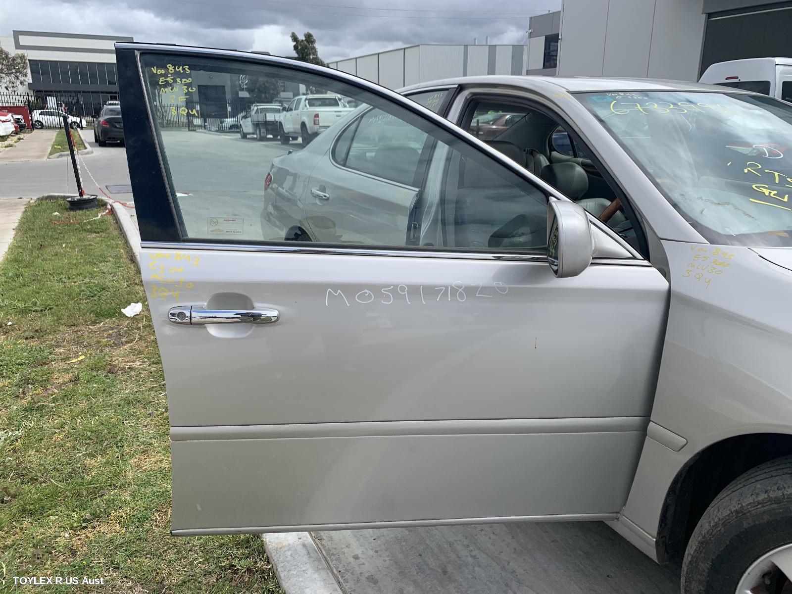 LEXUS ES300 (92-05) 2005 Right Front Door MCV30