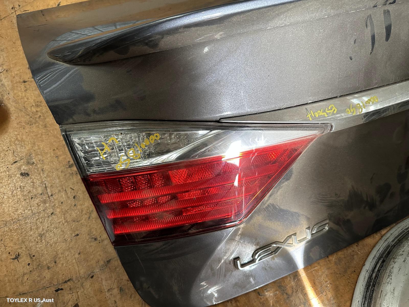 LEXUS ES SERIES (13-) 2014 Rear Garnish BOOTLID LAMP (LH SIDE), AVV60R/GSV60R