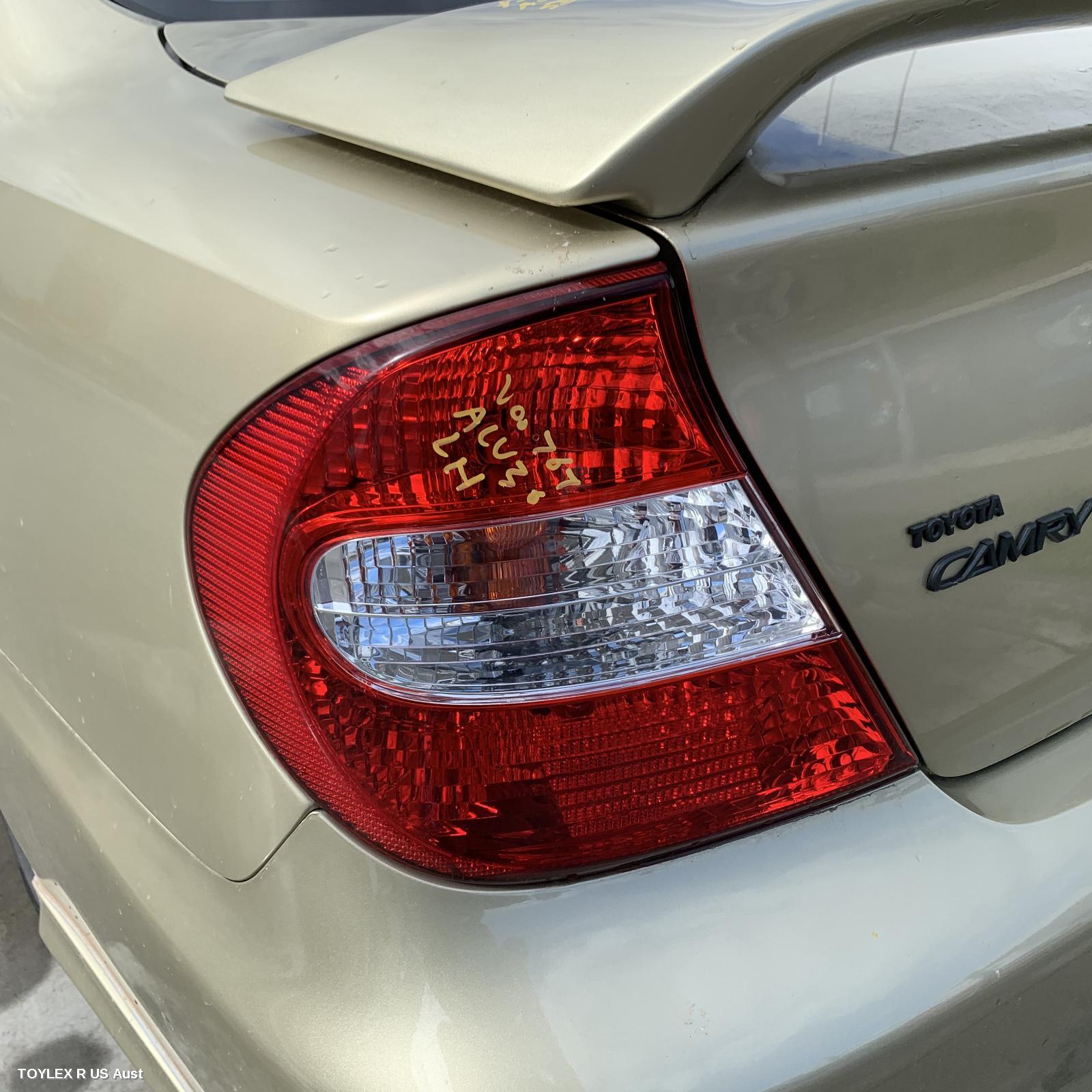 TOYOTA CAMRY 2003 Left Taillight SK36, REVERSE LAMP IN CENTRE