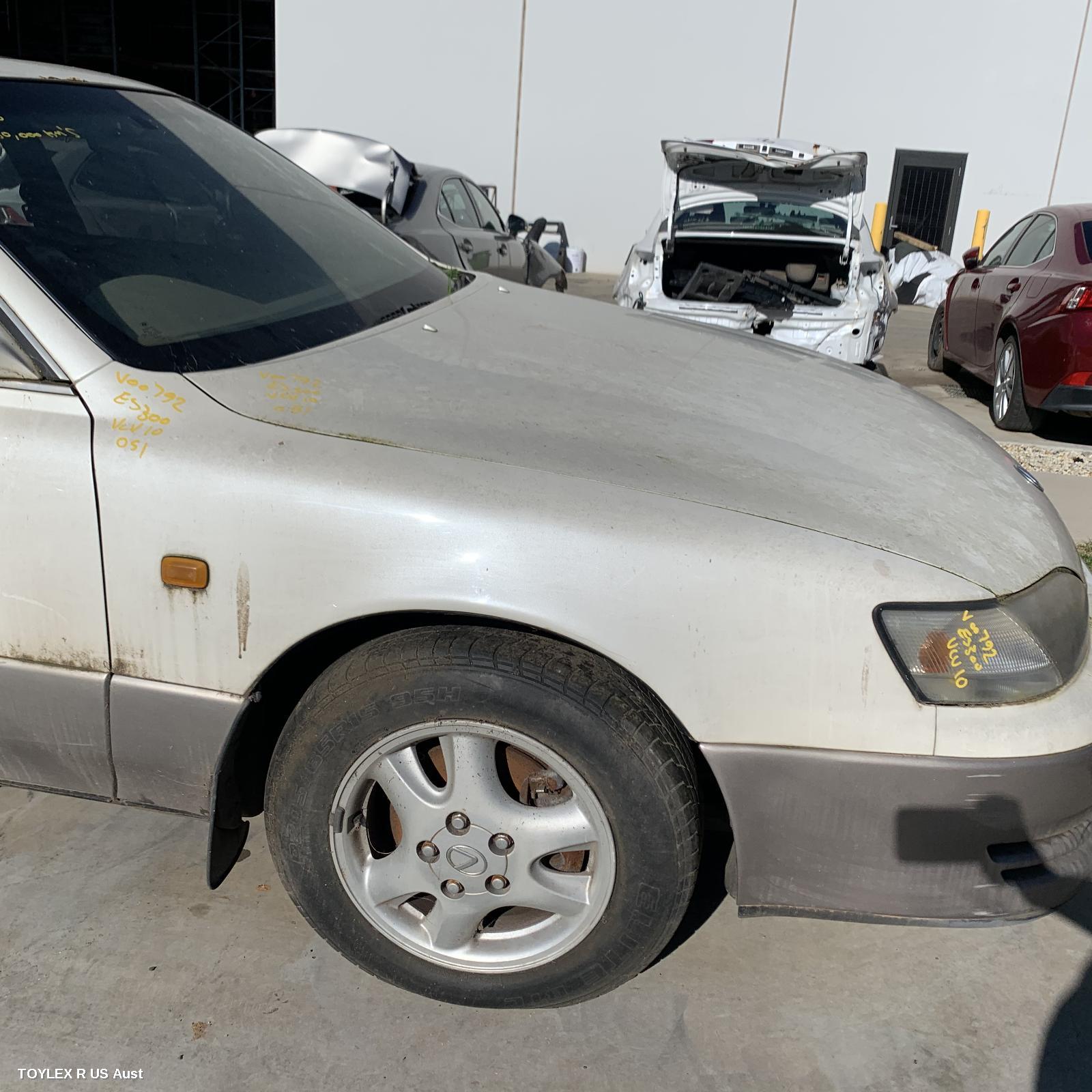 LEXUS ES300 (92-05) 1994 Right Guard VCV10