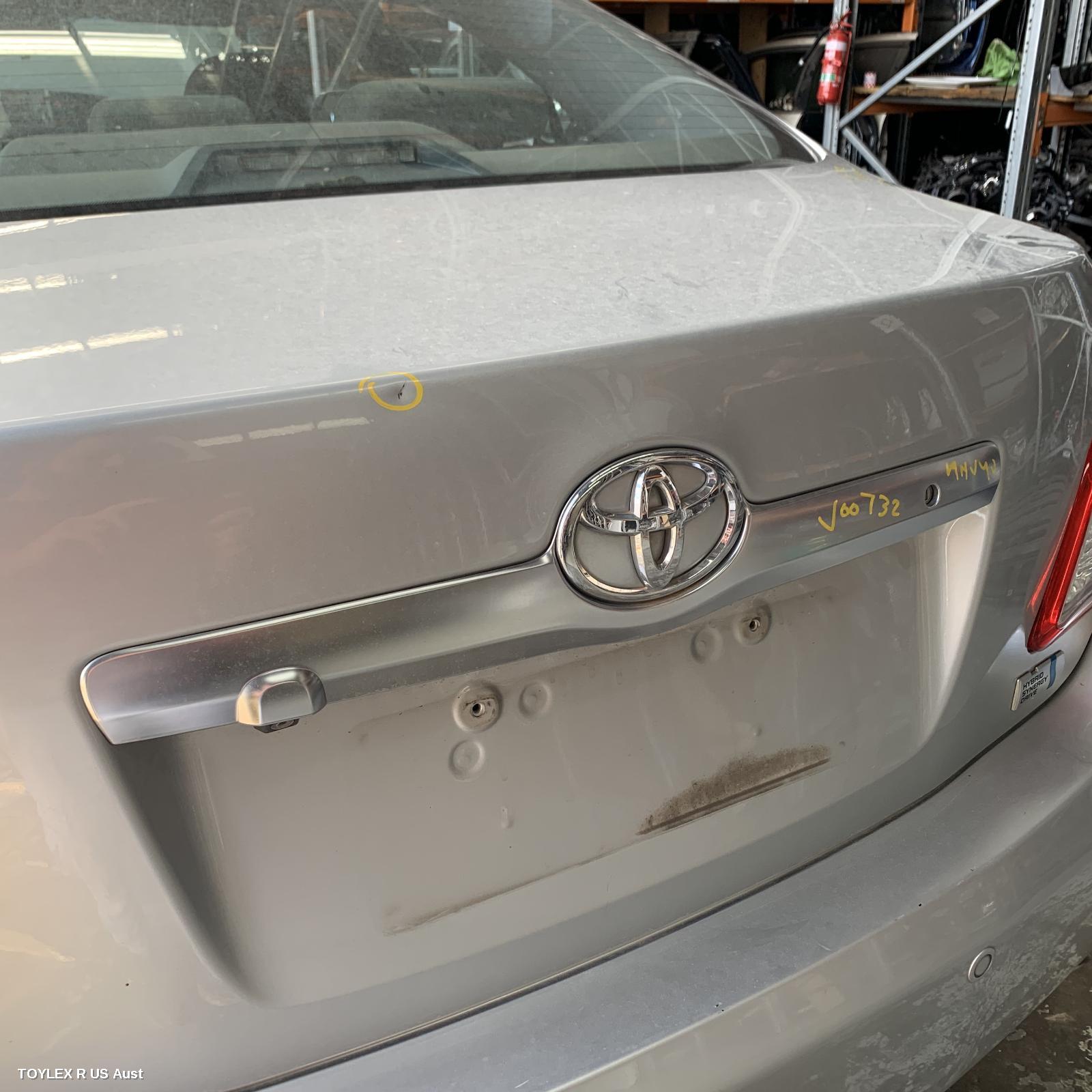 TOYOTA CAMRY 2010 Rear Garnish BOOTLID GARNISH (CENTRE), HYBRID, AHV40