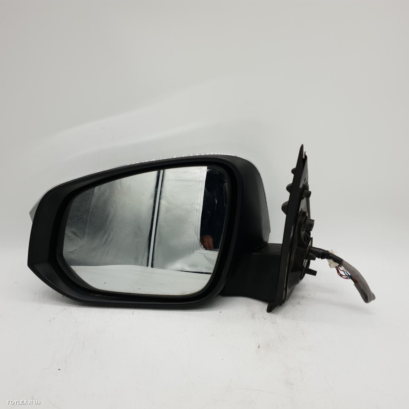 TOYOTA HILUX 2023 Right Door Mirror POWER FOLDING, CHROME, W/ INDICATOR TYPE
