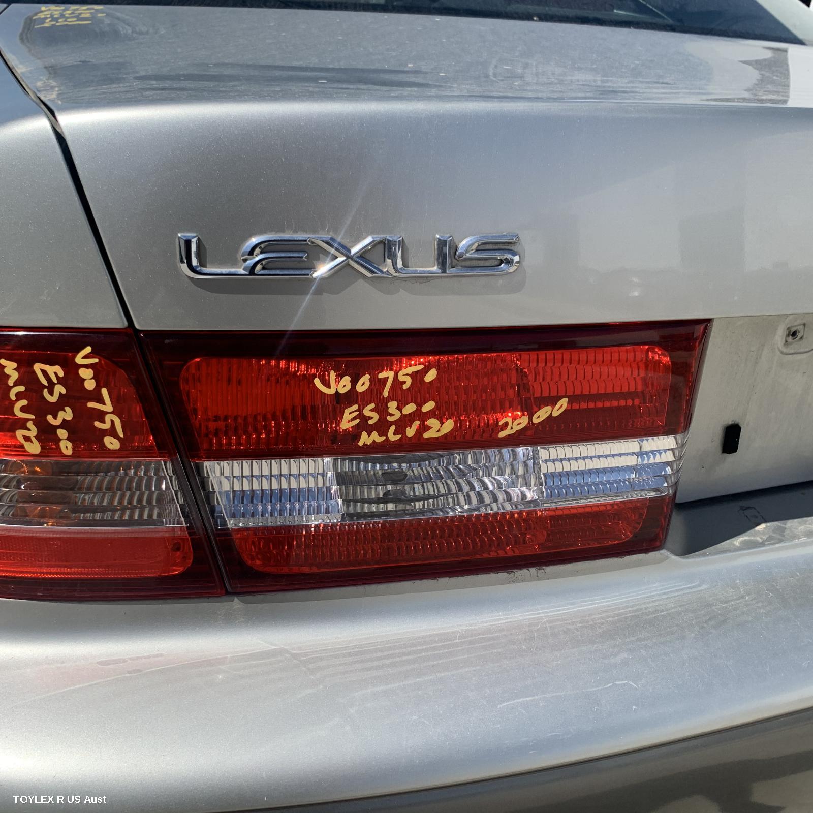 LEXUS ES300 (92-05) 2000 Rear Garnish BOOTLID LAMP (LH SIDE), MCV20