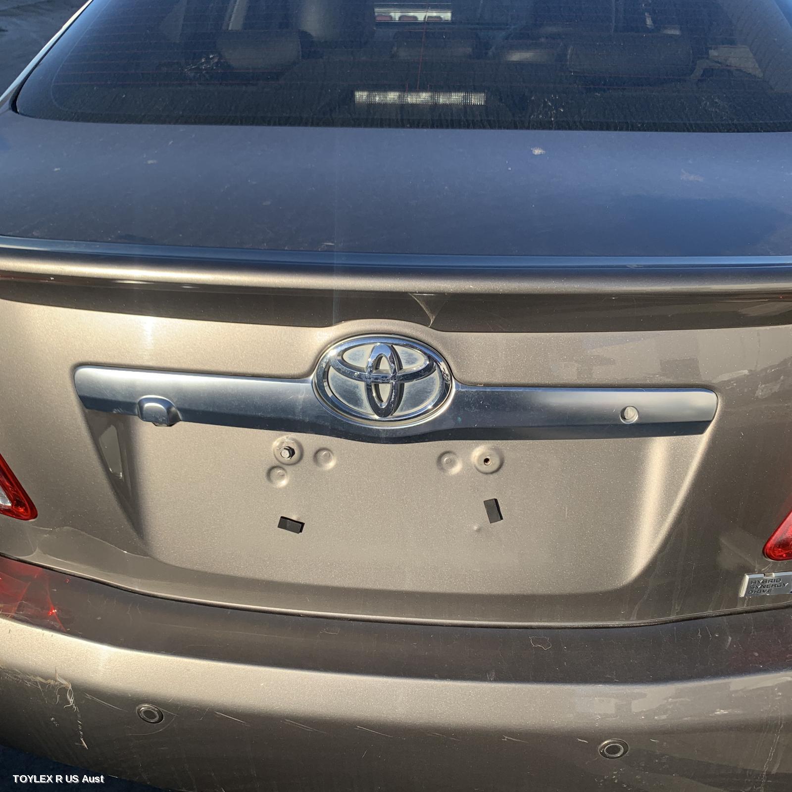 TOYOTA CAMRY 2011 Rear Garnish BOOTLID GARNISH (CENTRE), HYBRID LUXURY, AHV40