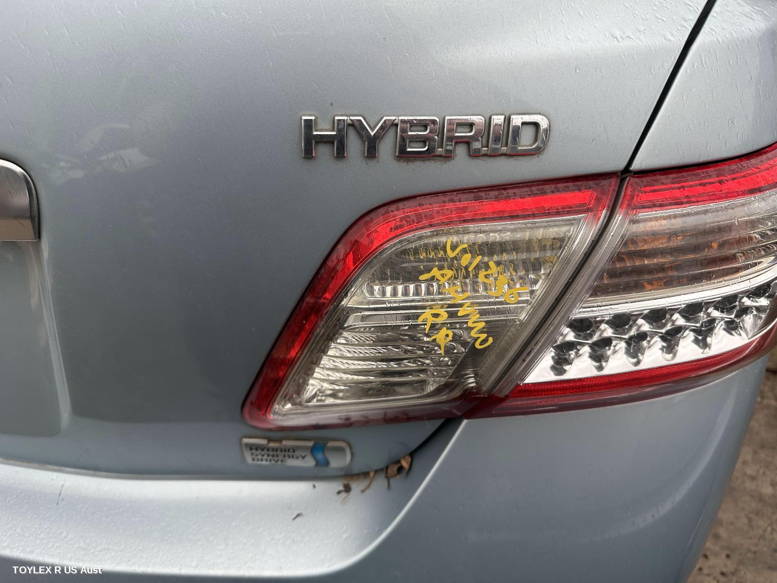 TOYOTA CAMRY 2010 Rear Garnish BOOTLID LAMP (RH SIDE), HYBRID, LED TYPE, AHV40