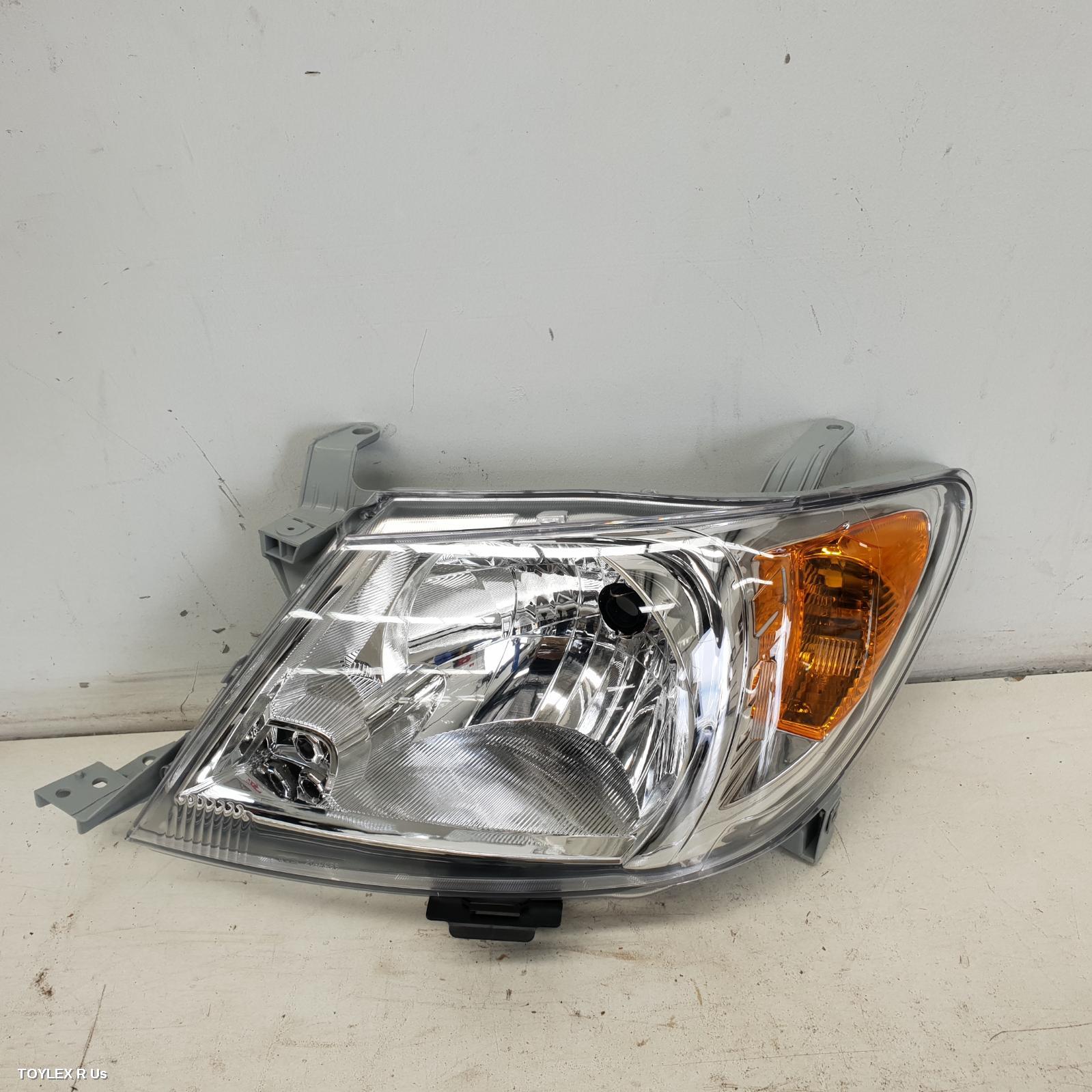 TOYOTA HILUX 2006 Left Headlamp