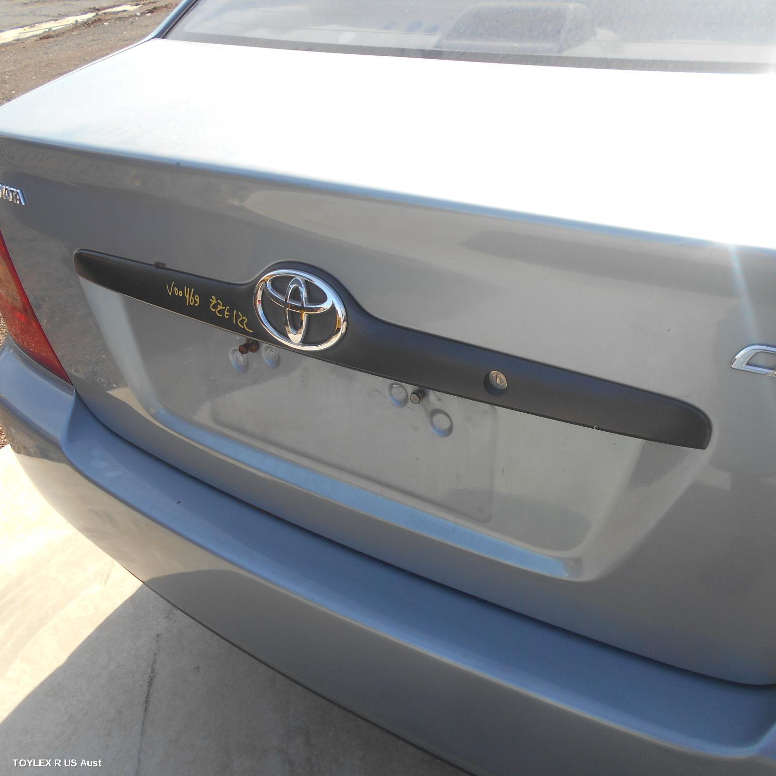 TOYOTA COROLLA 2002 Rear Garnish BOOTLID GARNISH (CENTRE), ZZE122