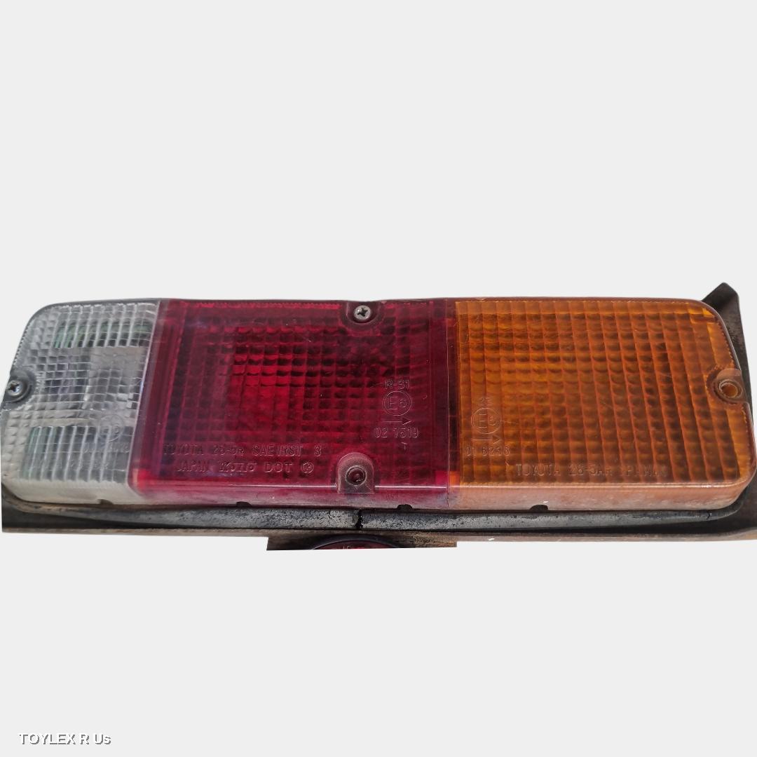 TOYOTA HILUX 2004 Right Taillight TRAY BACK