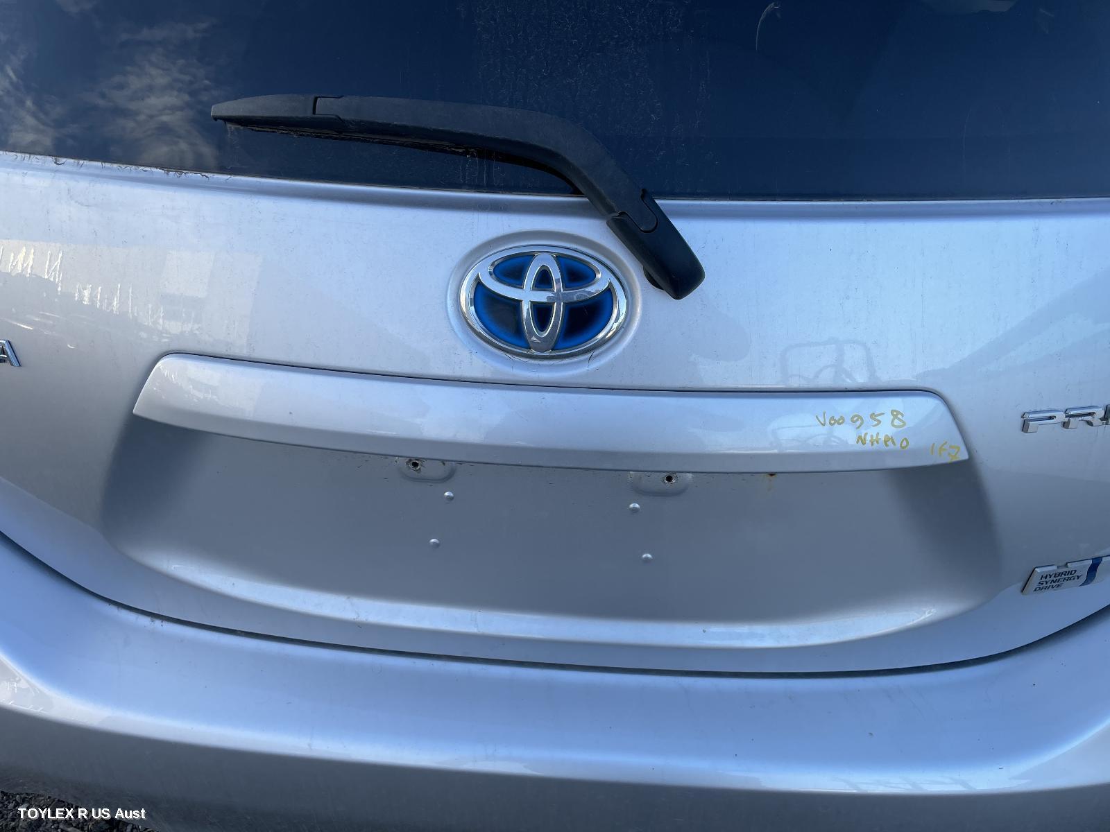 TOYOTA PRIUS 2012 Rear Garnish NHP10R, PRIUS C, TAILGATE GARNISH (CENTRE)