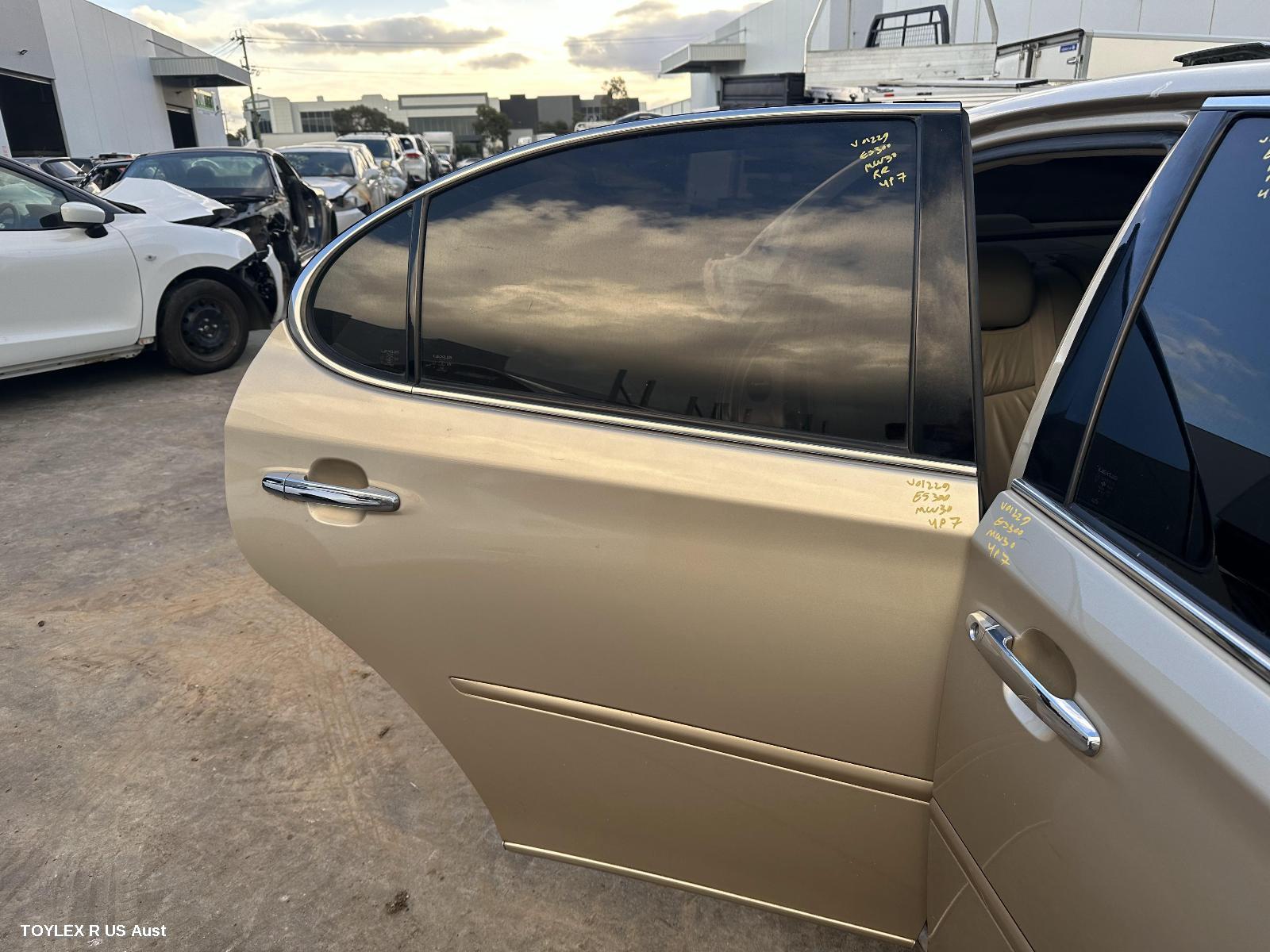 LEXUS ES300 (92-05) 2003 Right Rear Door Sliding MCV30