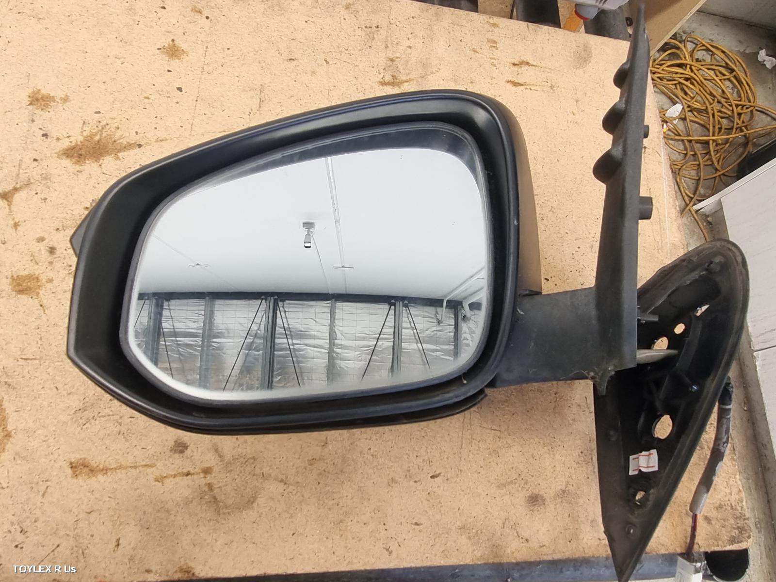 TOYOTA HILUX 2016 Left Door Mirror MANUAL FOLDING, BLACK, NON INDICATOR TYPE