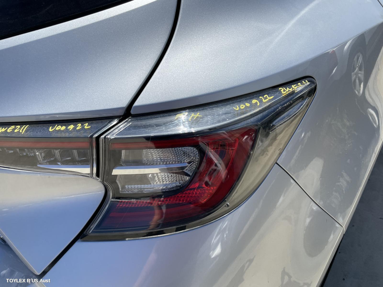 TOYOTA COROLLA 2019 Right Taillight E210, IN BODY, HATCH/WAGON