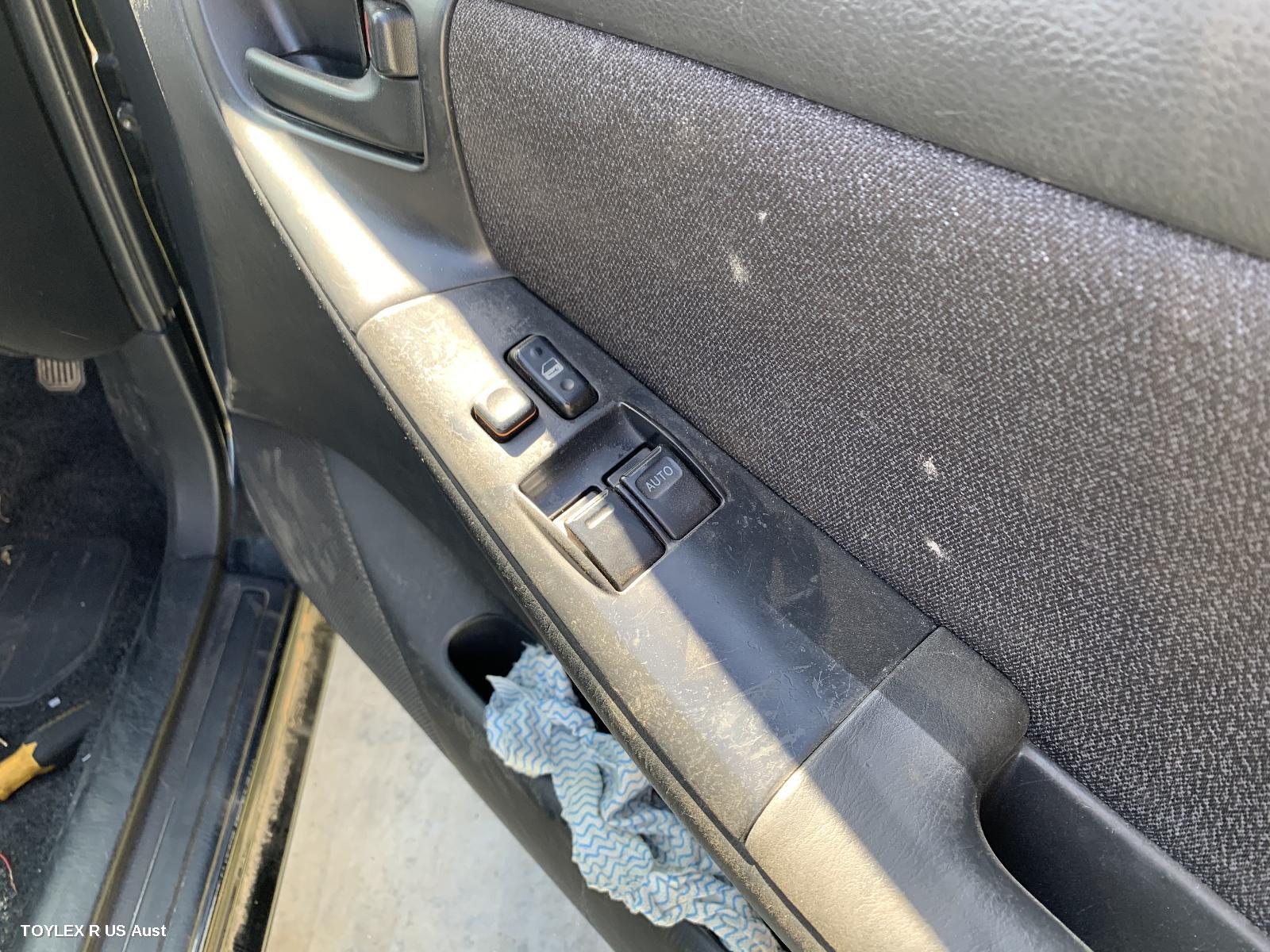 TOYOTA COROLLA 2001 Pwr Dr Wind Switch RH FRONT (MASTER SWITCH), 2 SWITCH TYPE, ZZE122