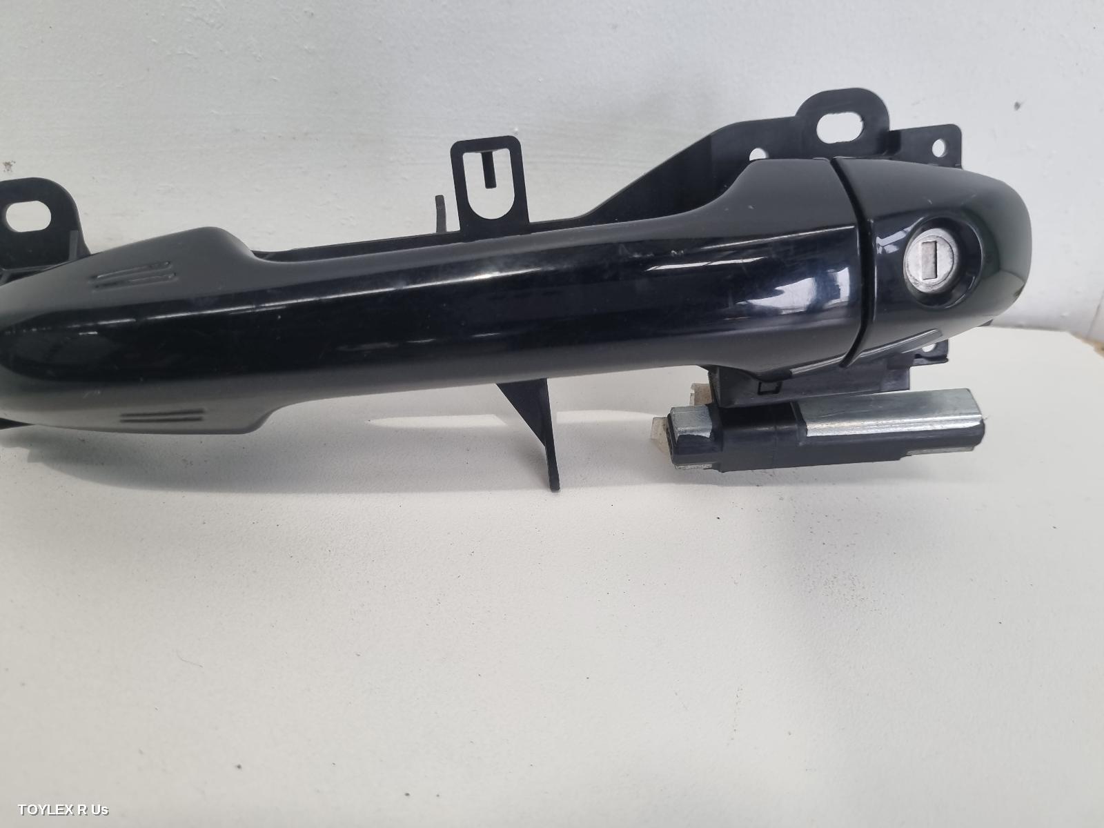 TOYOTA KLUGER 2014 Door Handle OUTER, RH FRONT, W/ KEYLESS ENTRY TYPE, GSU50/GSU55