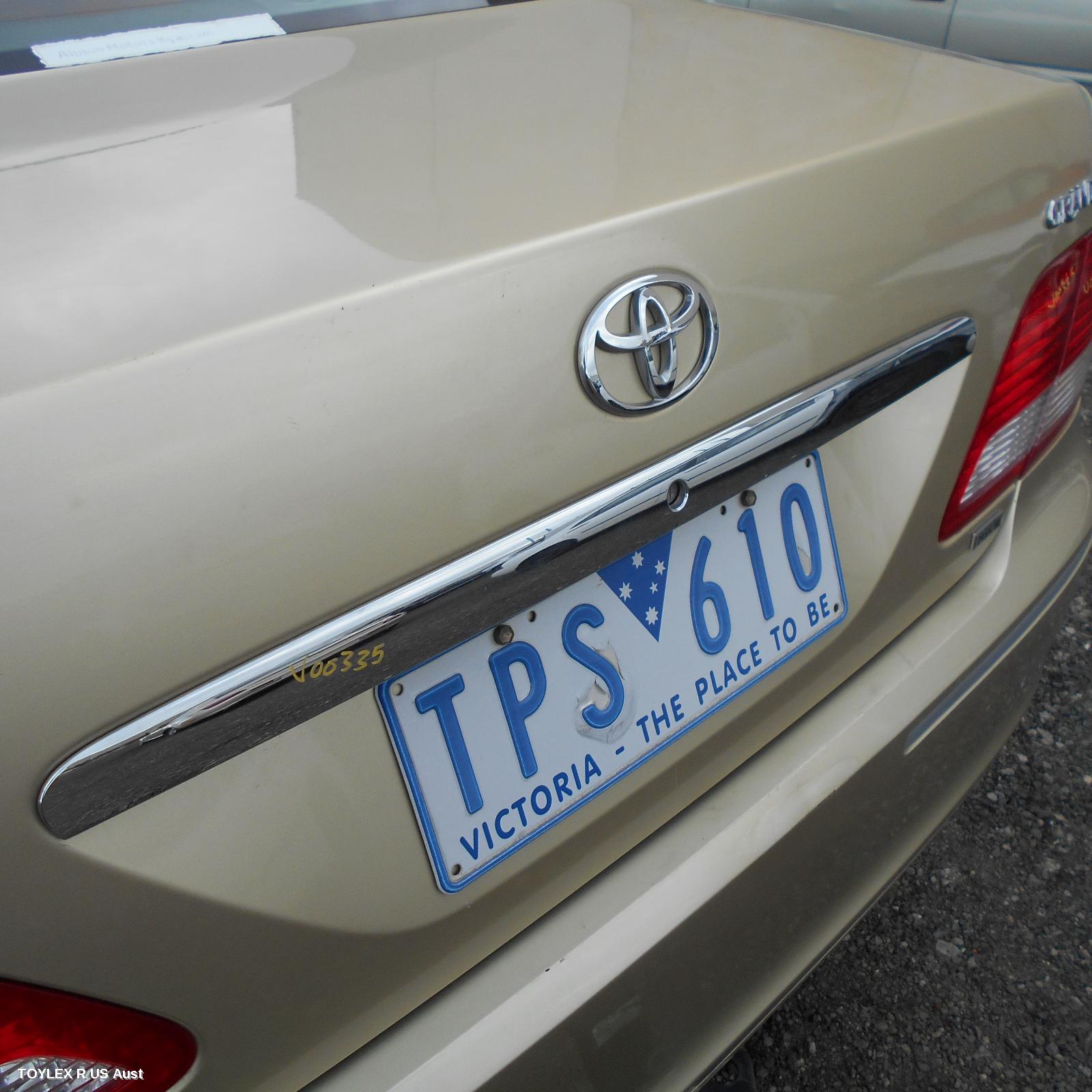 TOYOTA AVALON 2005 Rear Garnish BOOTLID GARNISH (CENTRE), MCX10R