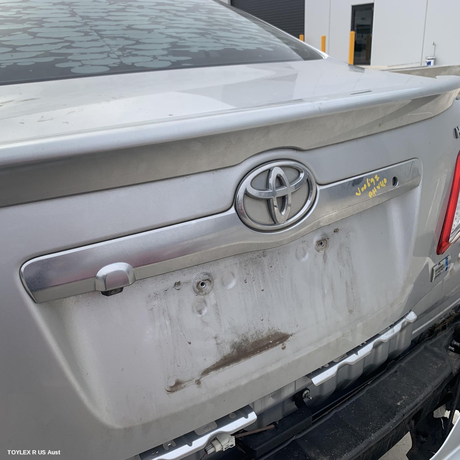 TOYOTA CAMRY 2010 Rear Garnish BOOTLID GARNISH (CENTRE), HYBRID LUXURY, AHV40