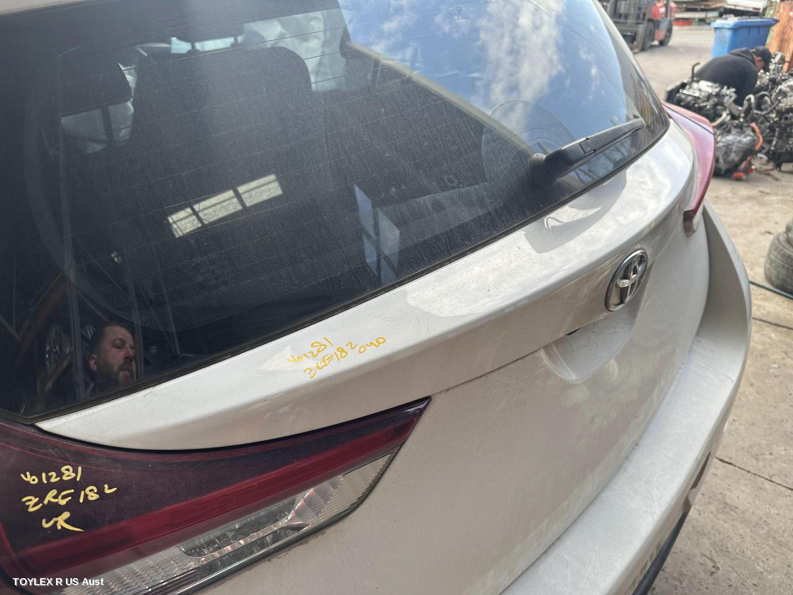 TOYOTA COROLLA 2015 Rear Garnish TAILGATE GARNISH (CENTRE), ZRE182R, HATCH