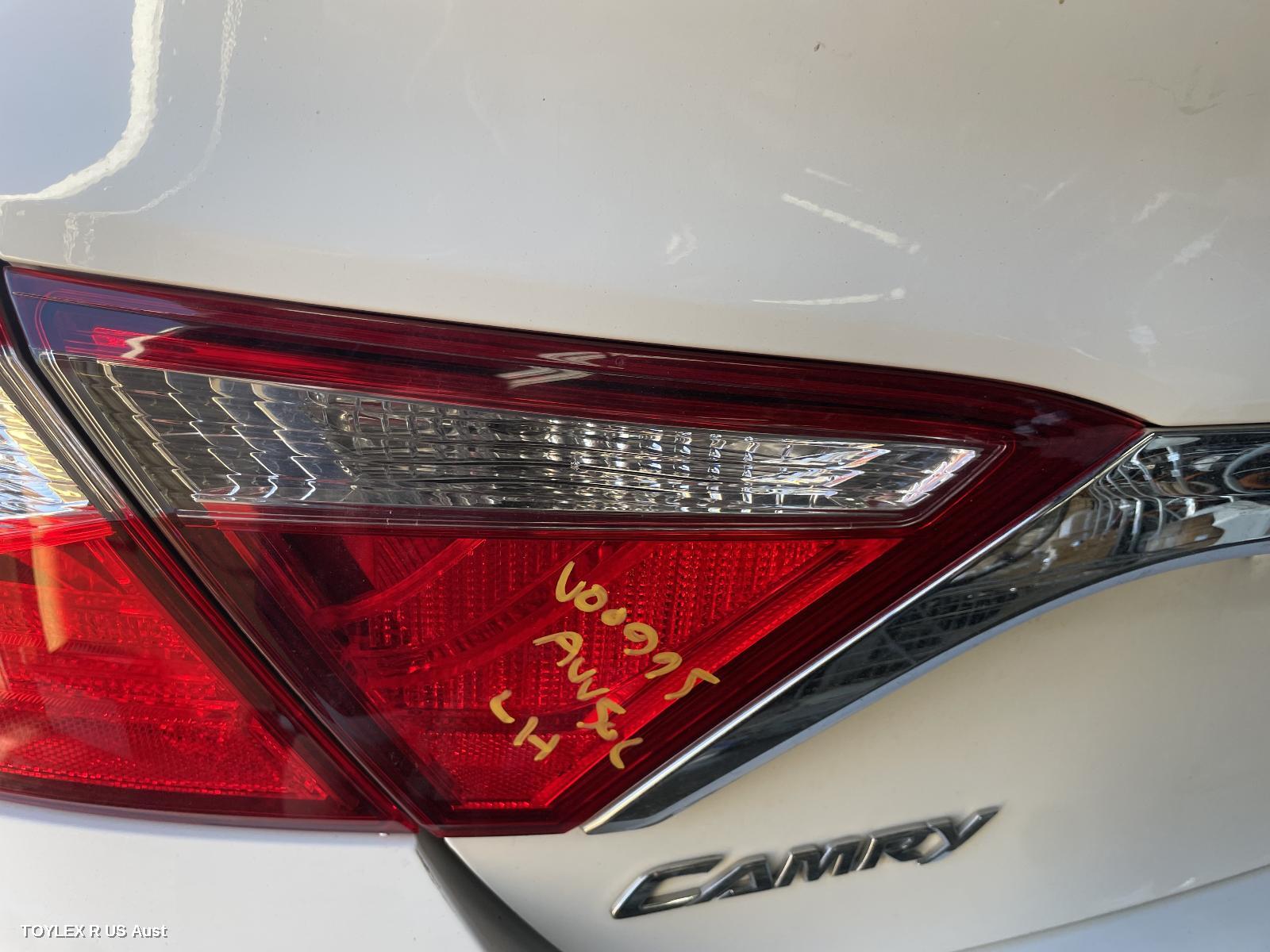 TOYOTA CAMRY 2017 Rear Garnish BOOTLID LAMP (LH SIDE), ASV50