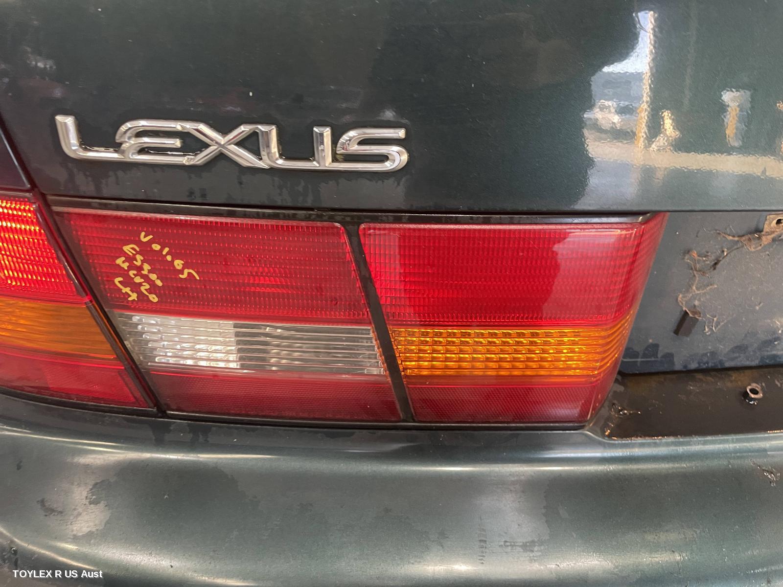 LEXUS ES300 (92-05) 1998 Rear Garnish BOOTLID LAMP (LH SIDE), MCV20