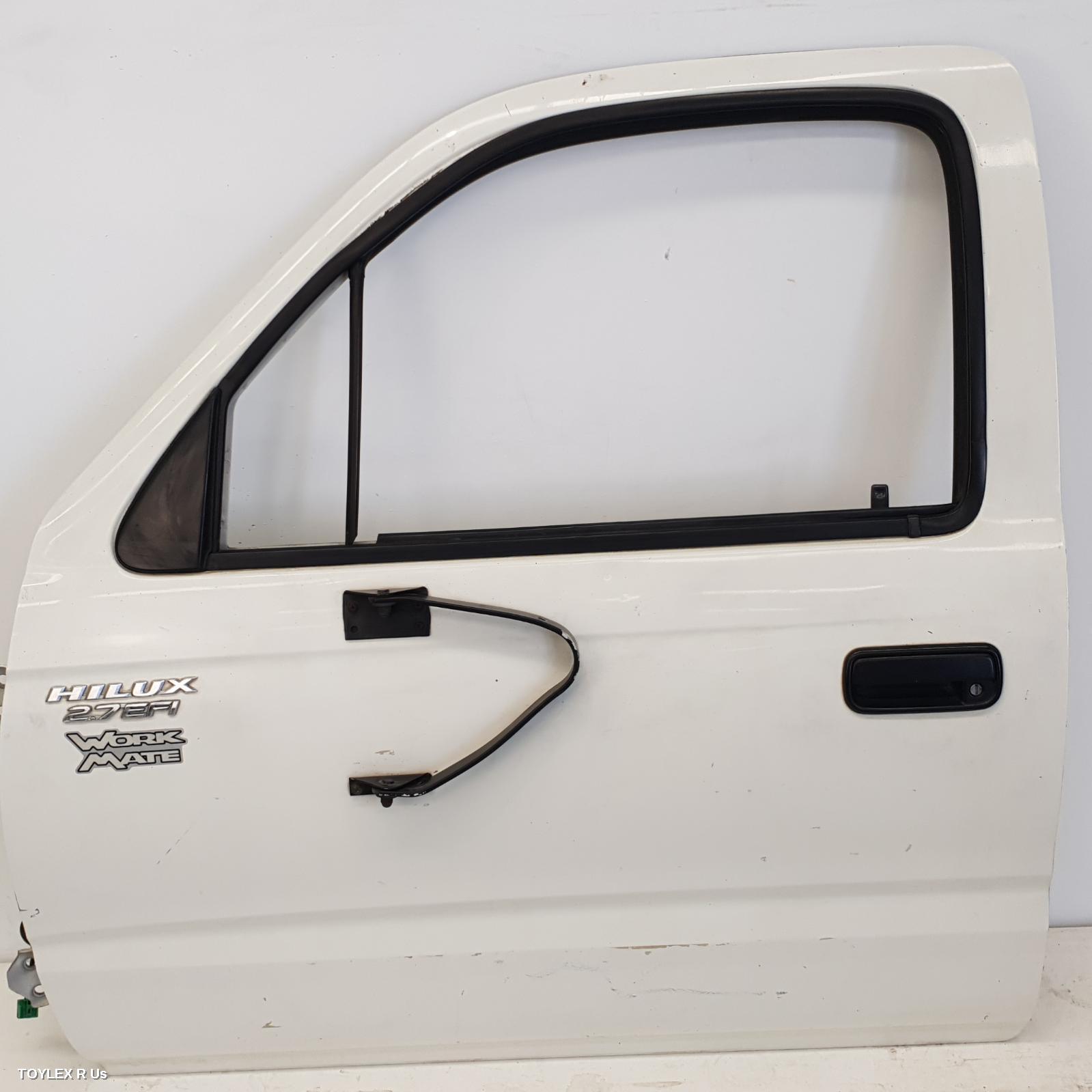 TOYOTA HILUX 2003 Left Front Door SINGLE/EXTRA CAB, 1/4 GLASS TYPE (TRUCK TYPE MIRROR)