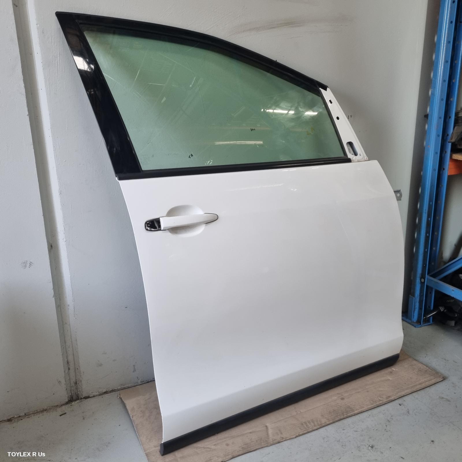 TOYOTA TARAGO 2014 Right Front Door ACR50R