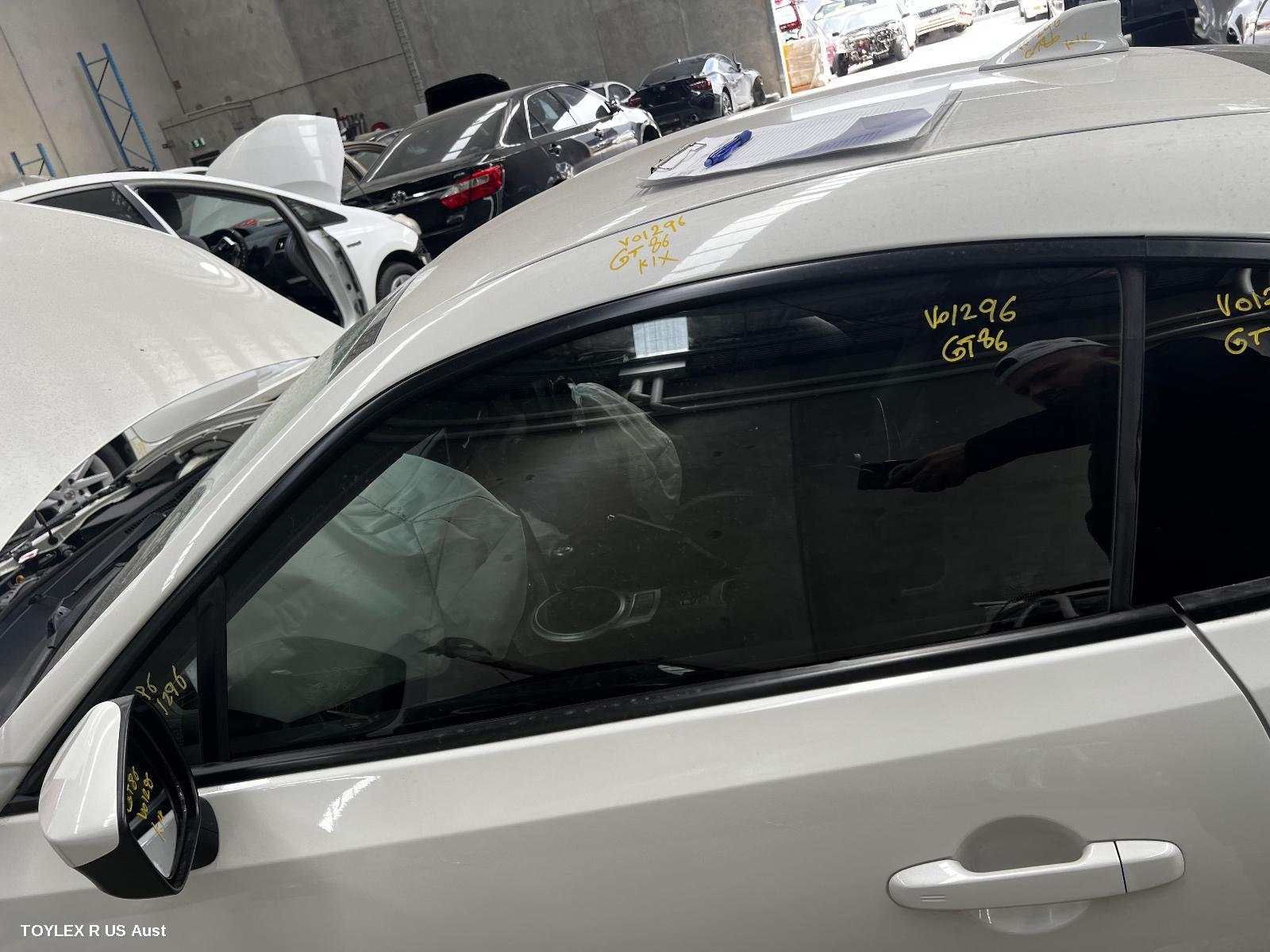 TOYOTA 86 2017 Left Front Door Window ZN6
