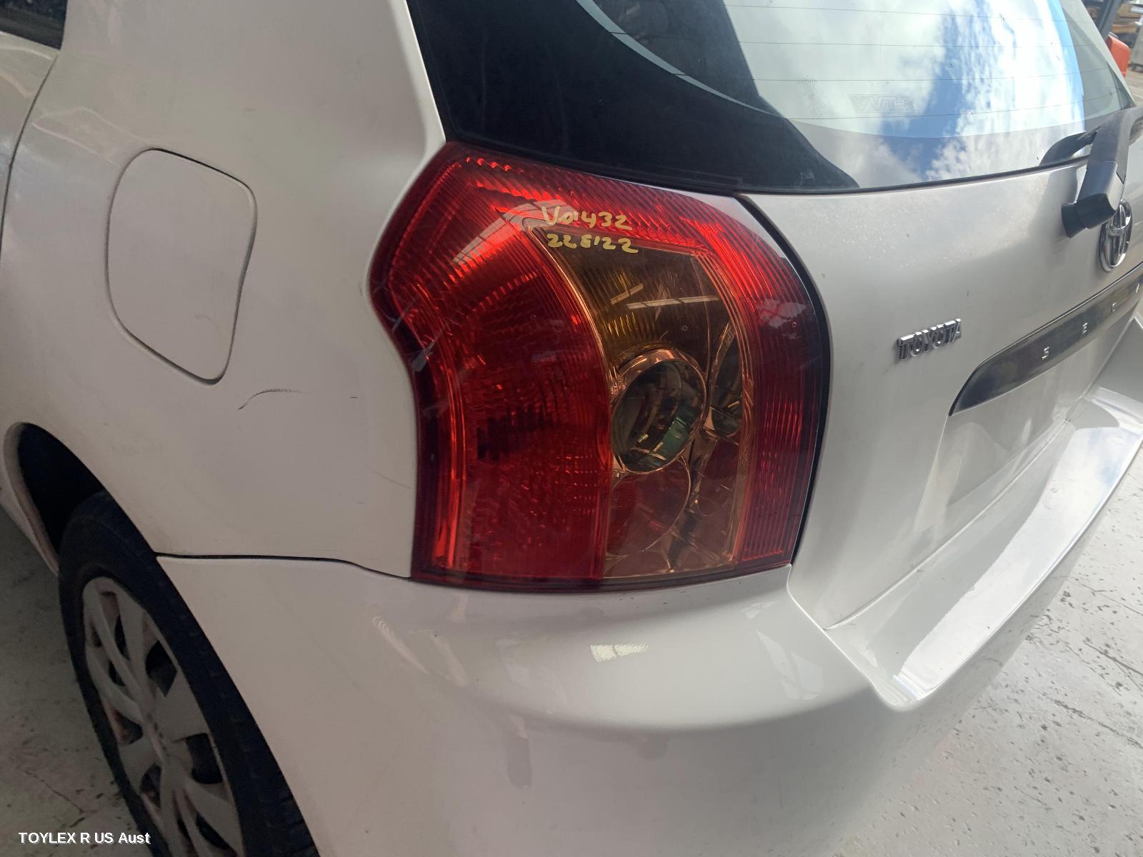 TOYOTA COROLLA 2006 Left Taillight ZZE122 (JAPAN-VIN JTD), HATCH, LENS#